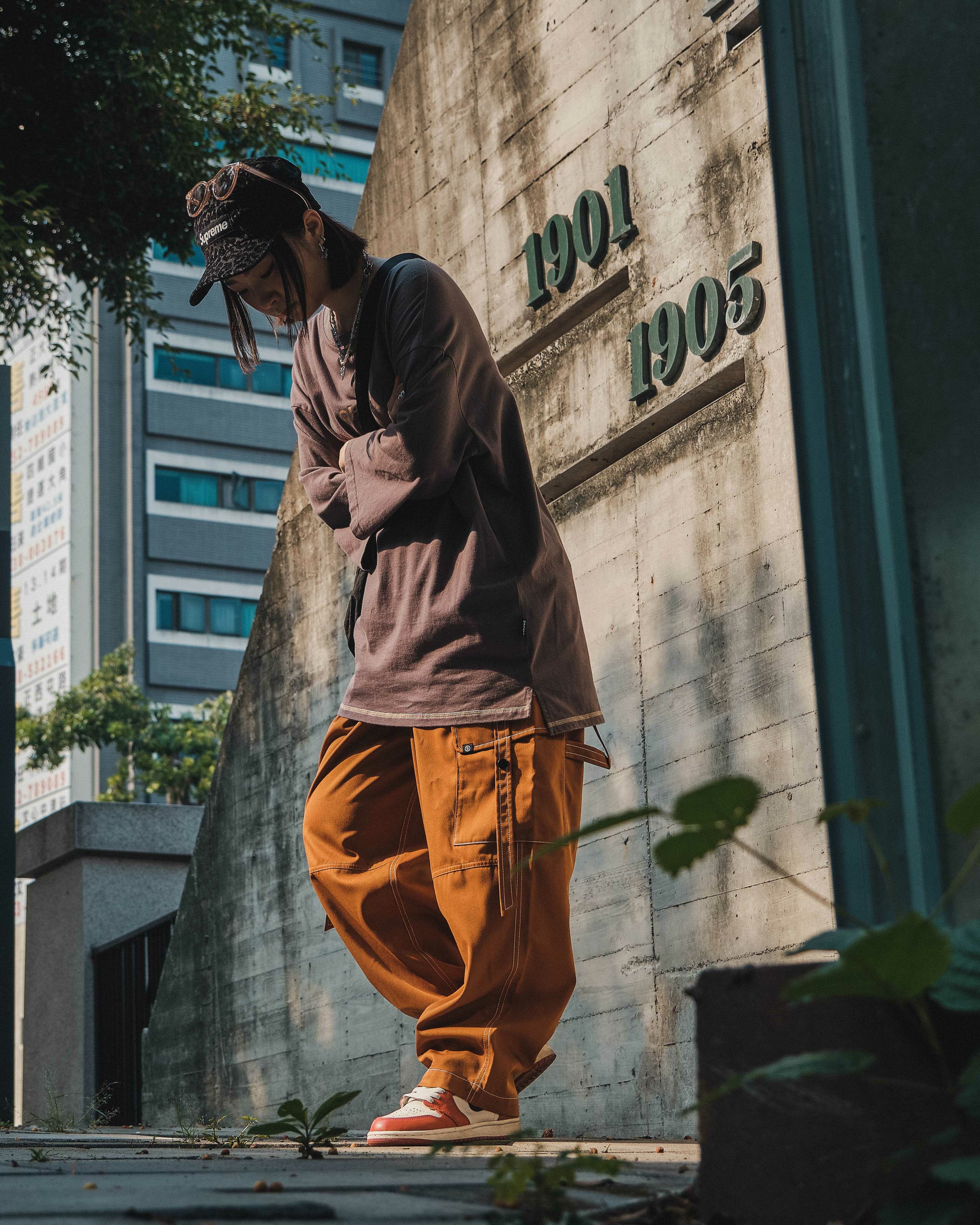 chusedesign-2024-spring-summer-contrast-stitch-pants-orange-brick