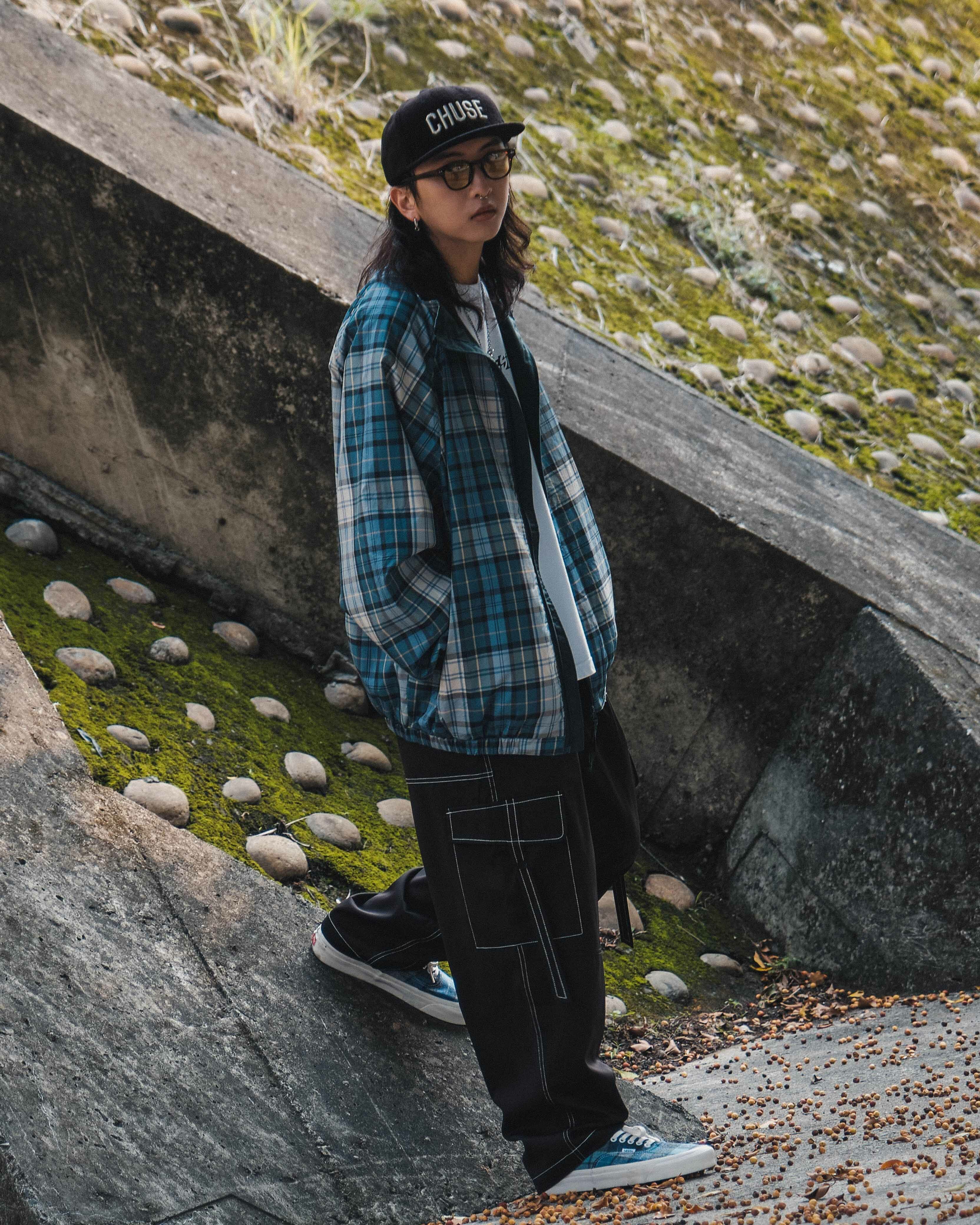 chusedesign-2024-spring-summer-contrast-stitch-pants-black