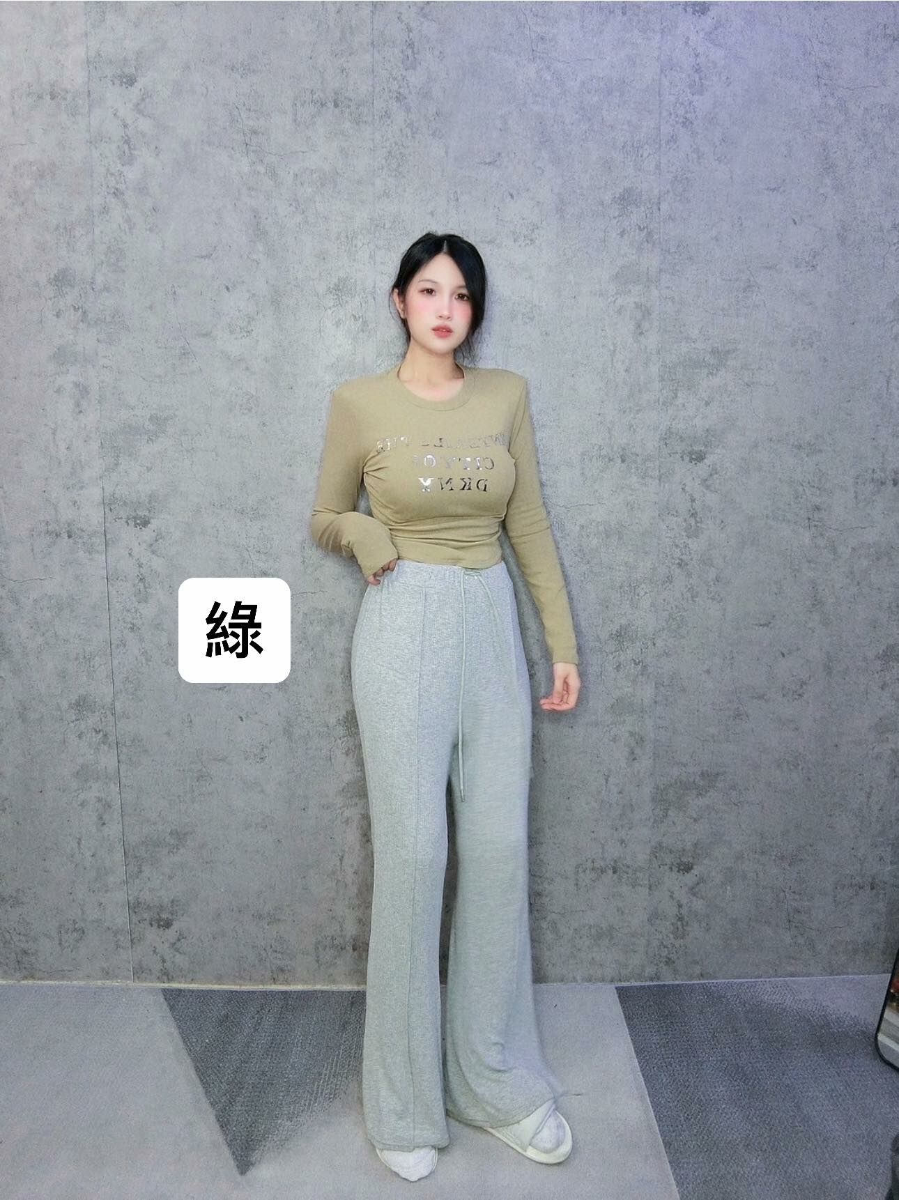 直角肩英文字蛋形長袖上衣