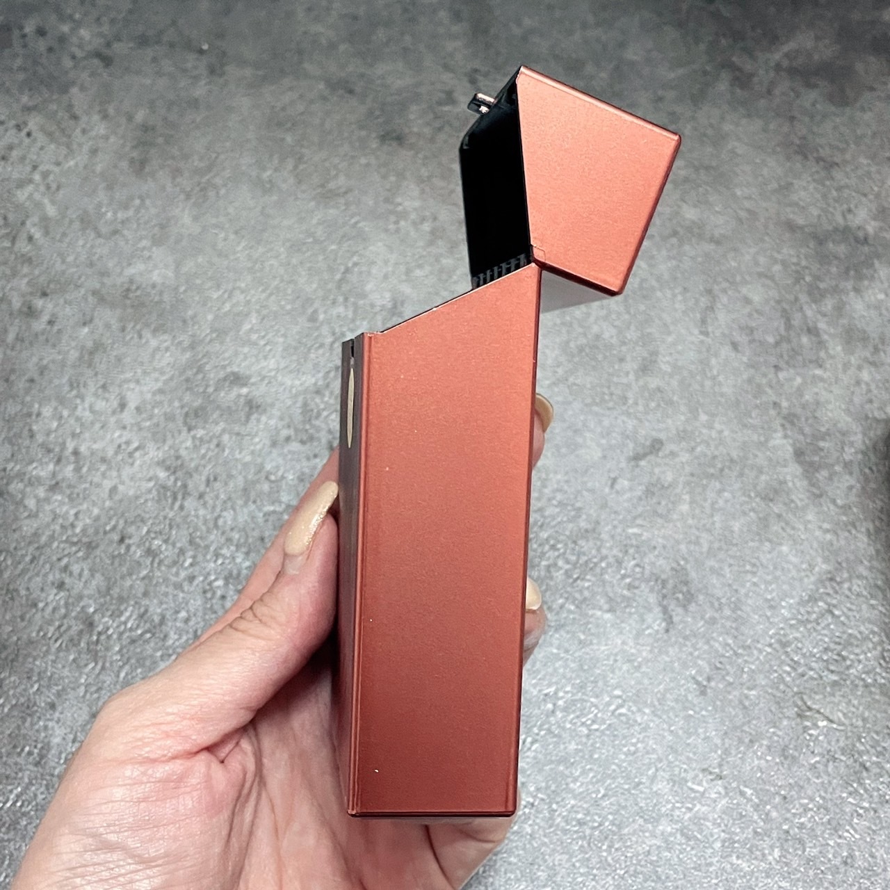 【煙盒】加長版煙盒 110mm 髮絲紋系列 四色 塑料 專用 收納盒 20支裝 台灣出貨 按壓彈蓋