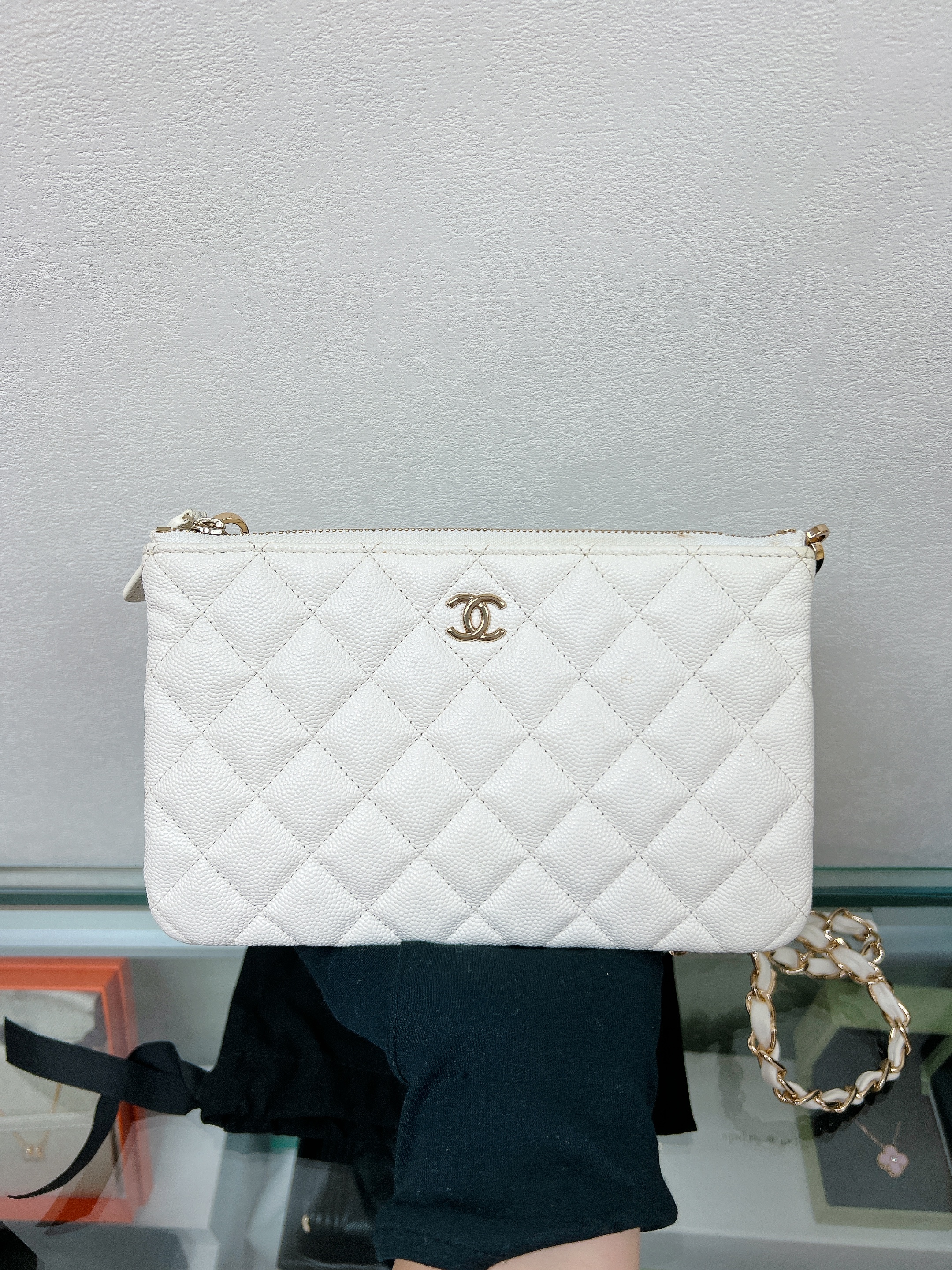 Chanel pouch (white caviar)