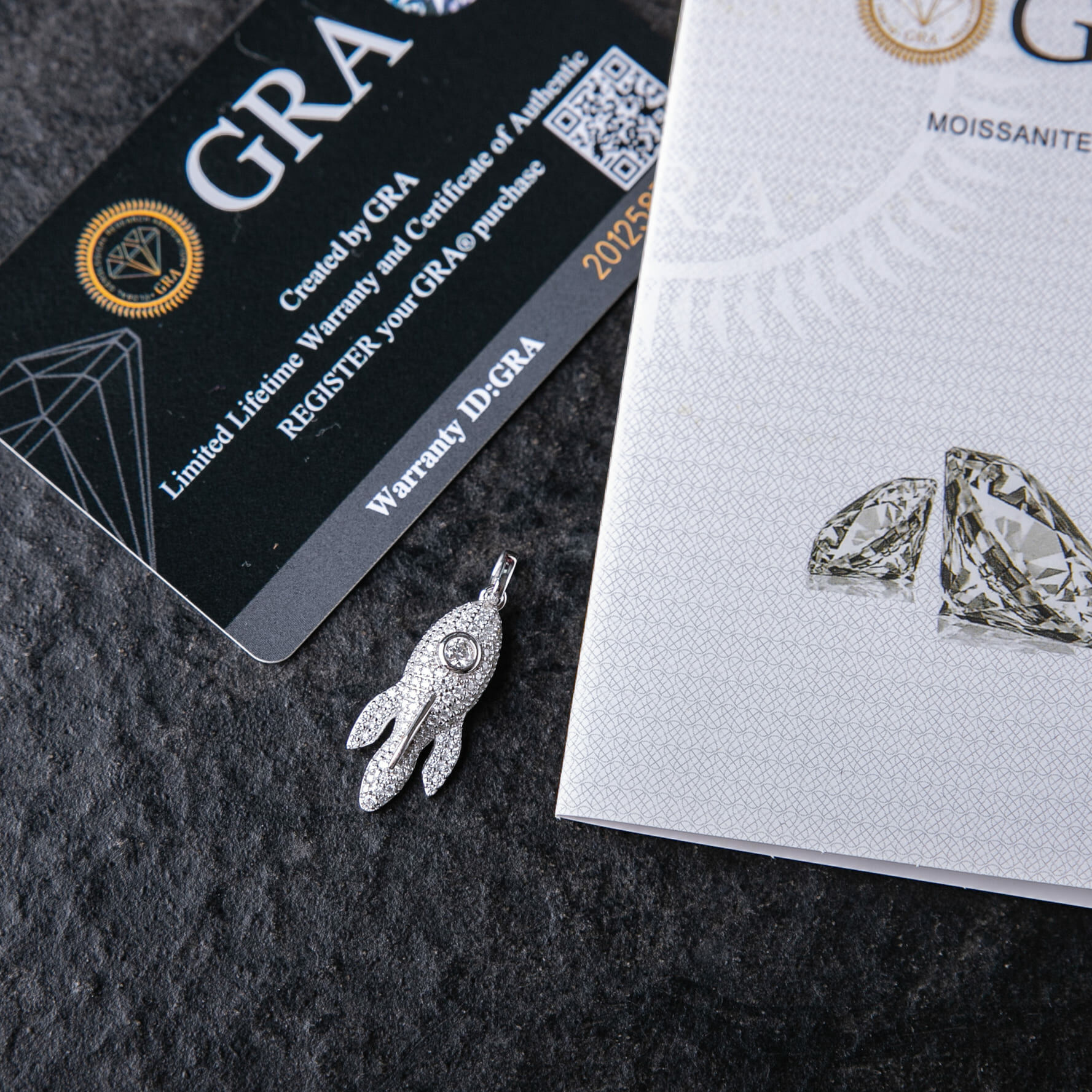 925純銀莫桑石滿鑲火箭墜飾