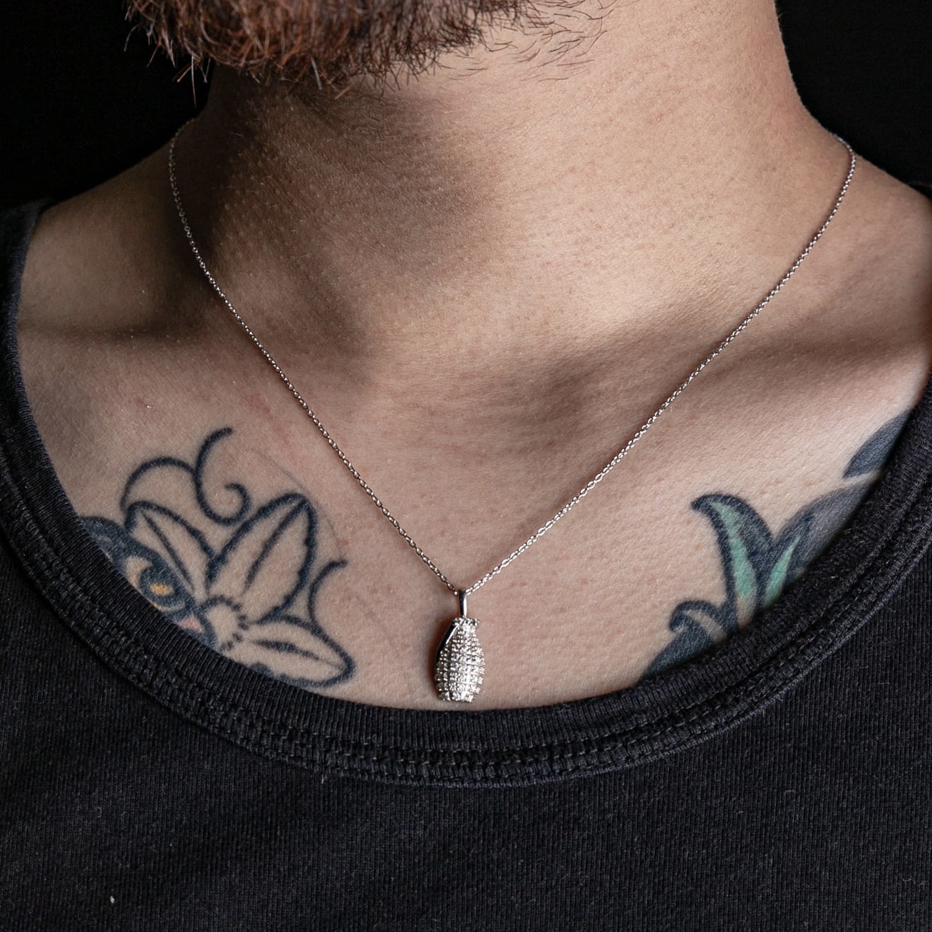 925純銀莫桑石滿鑲手榴彈墜飾