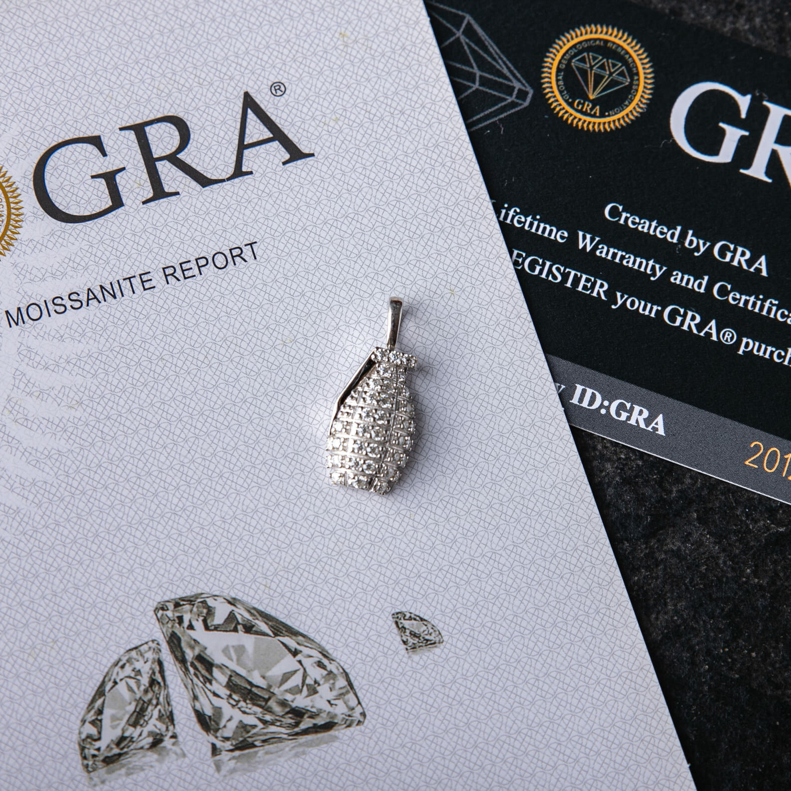 925純銀莫桑石滿鑲手榴彈墜飾