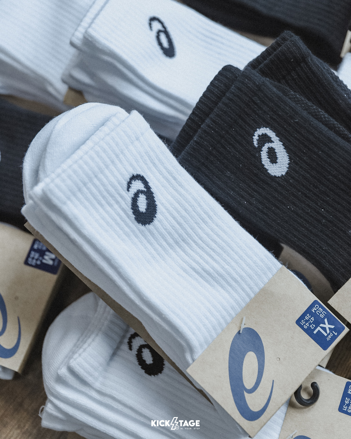 ASICS 亞瑟士 白色 黑色 基本款 中性 訓練 運動 中筒襪 長襪 兩入組【3033C029】