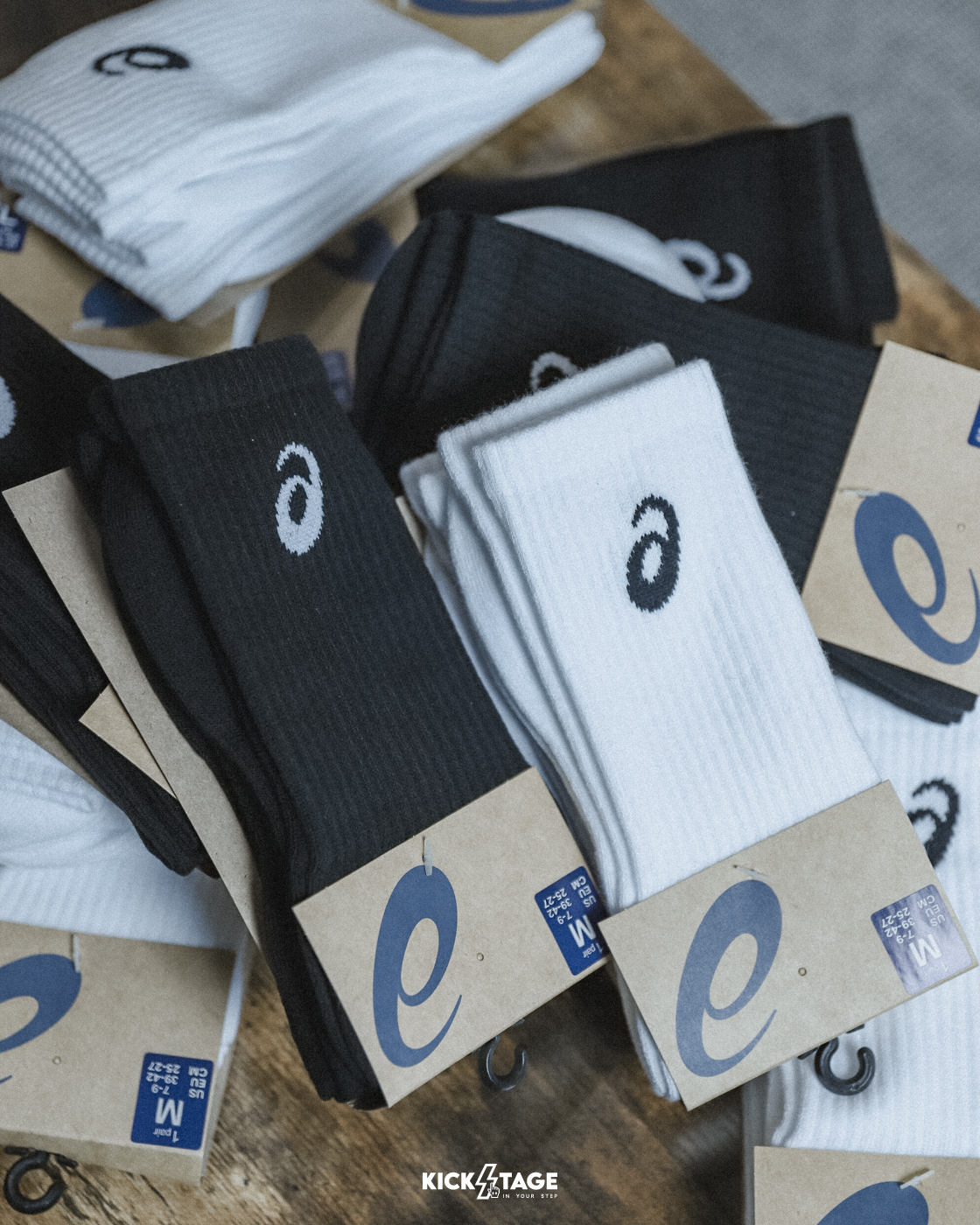 ASICS 亞瑟士 白色 黑色 基本款 中性 訓練 運動 中筒襪 長襪 兩入組【3033C029】