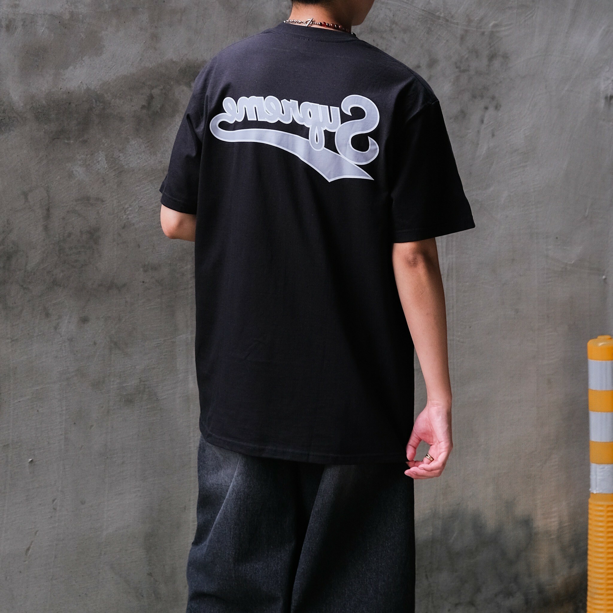Supreme Backwards Tee (背面LOGO)