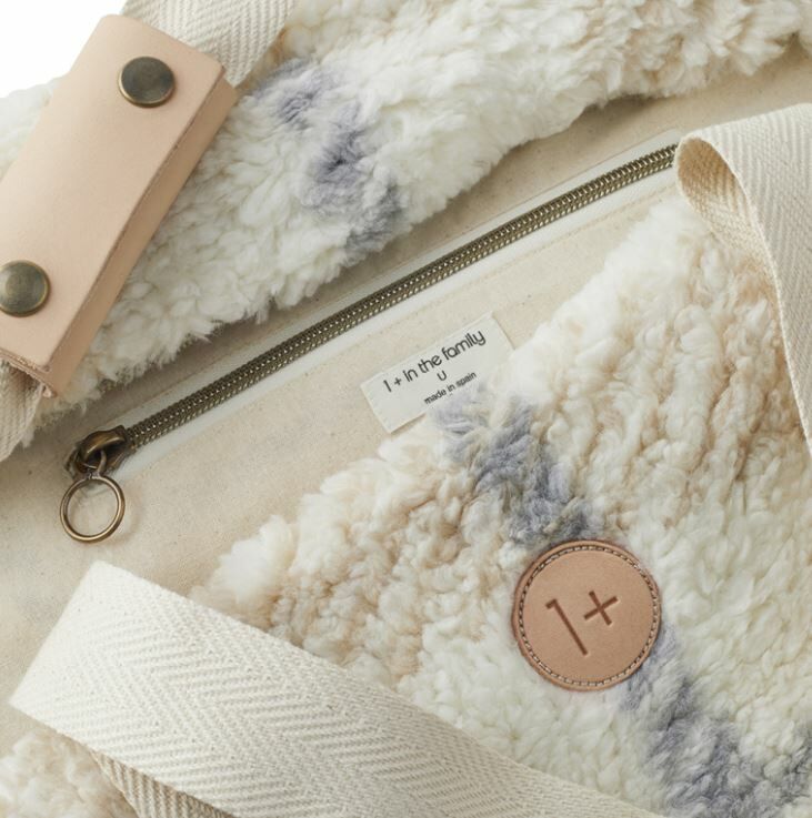 1+ in the family 毛毛格紋包 CHECK-FURRY-BAG ecru