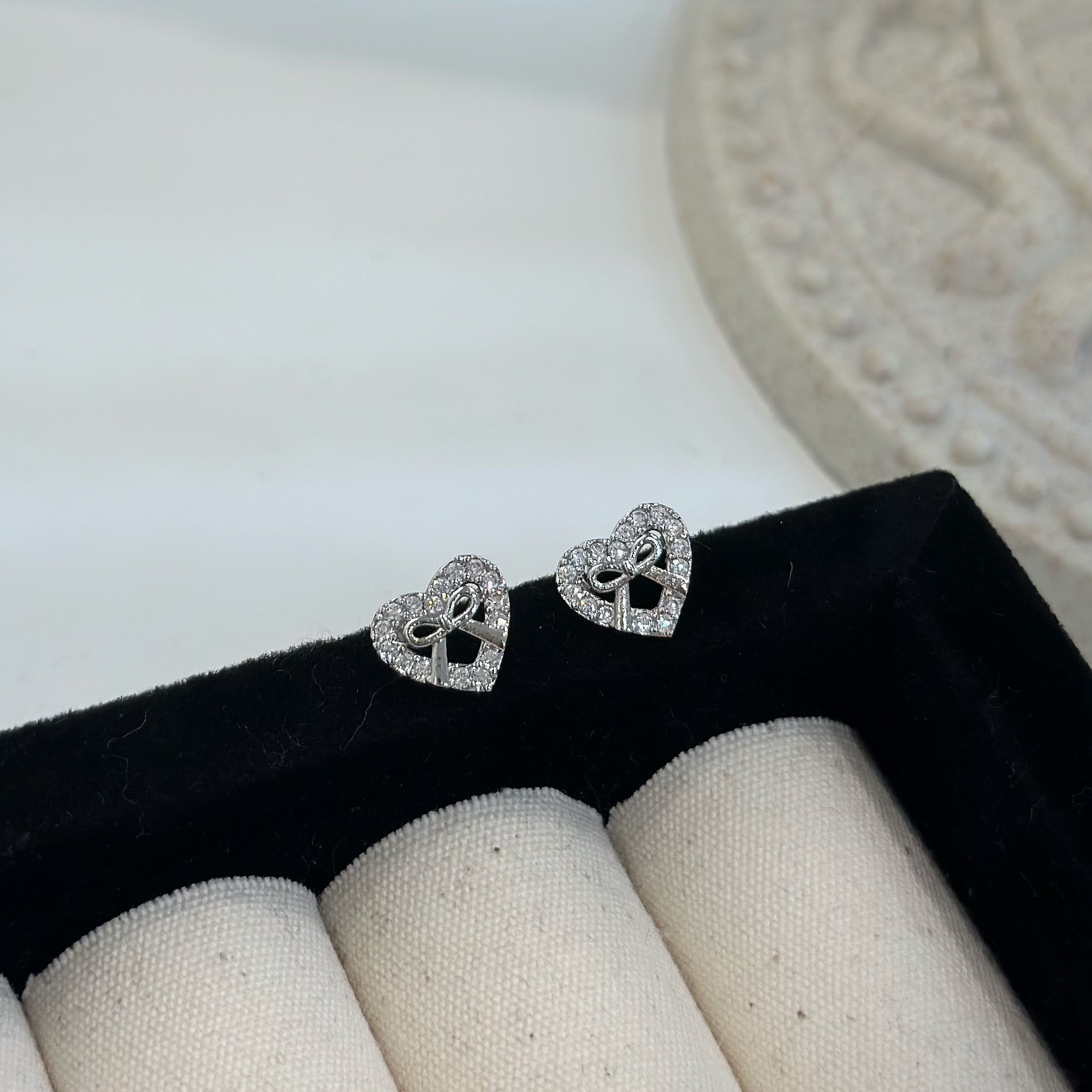 V20排鑽愛心蝴蝶結耳貼