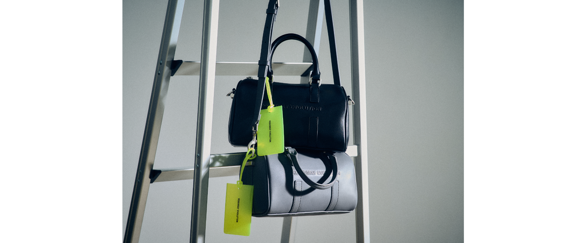 波士頓包之所以能在校園中成為大學生們的喜愛，主要在於其多功能性。