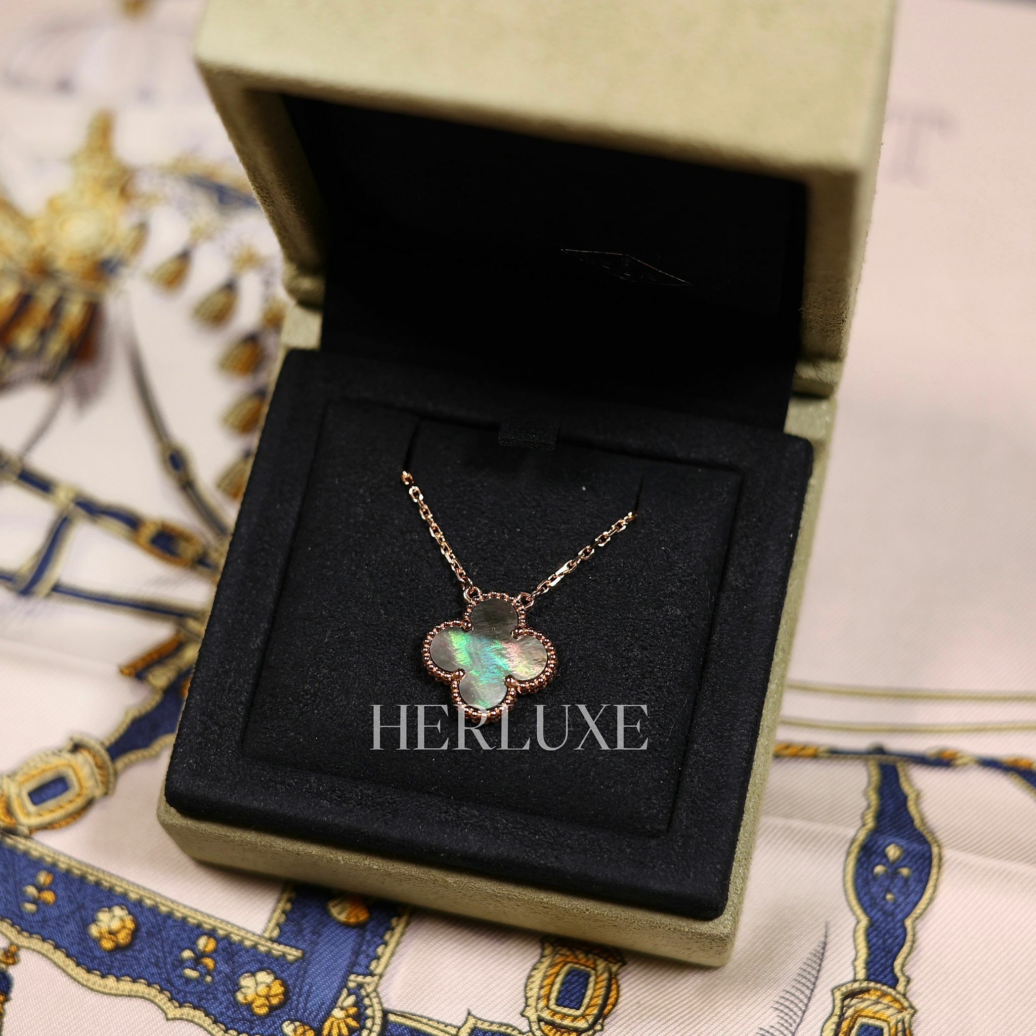 VCA vintage alhambra pendant grey mother of pearl x rose gold