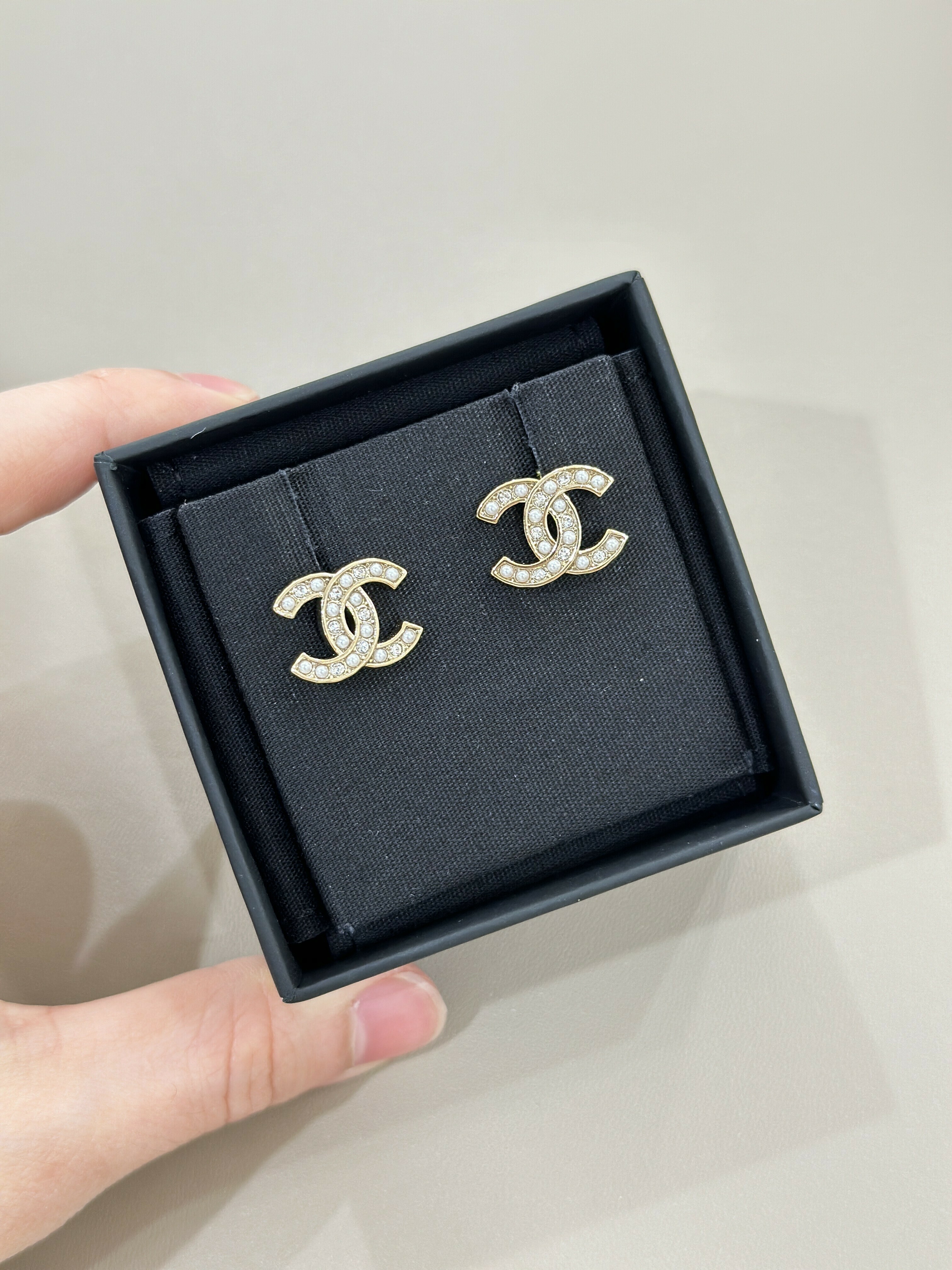CHANEL Earrings ABB771 淡金水鑽珍珠雙C Logo