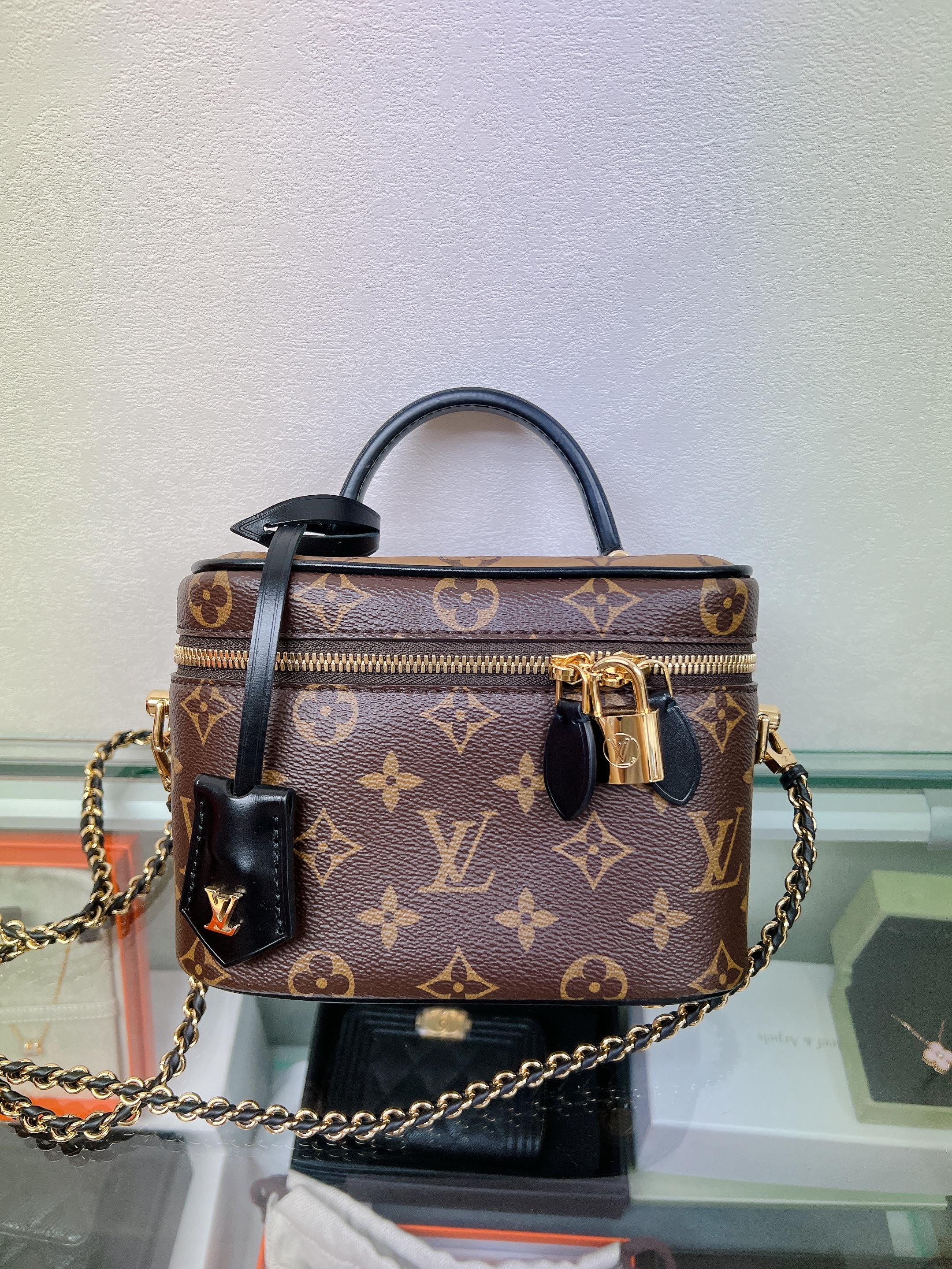 Lv vanity pm (brown monogram)