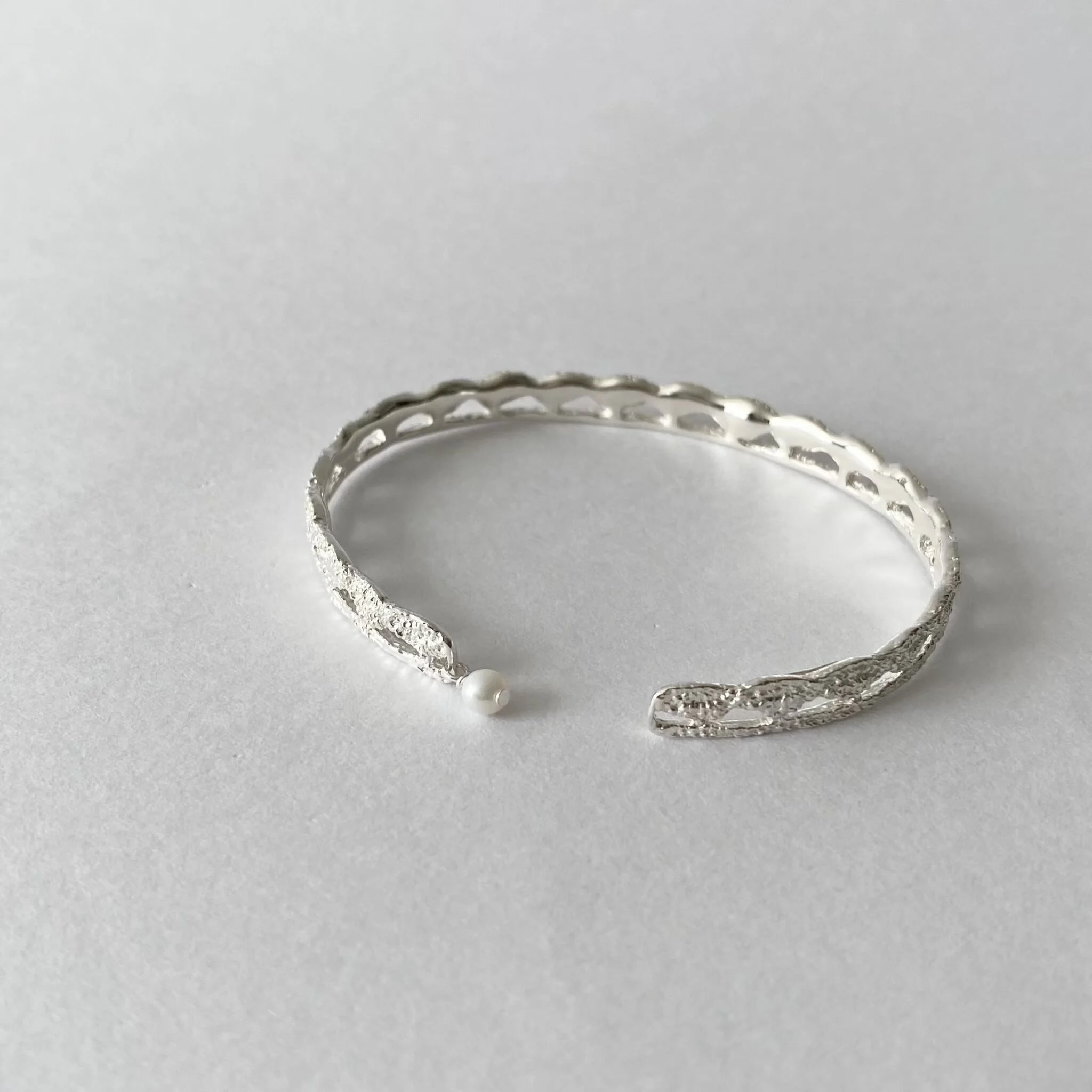 Lace Scale Bangle (silver)｜FLAVOUR