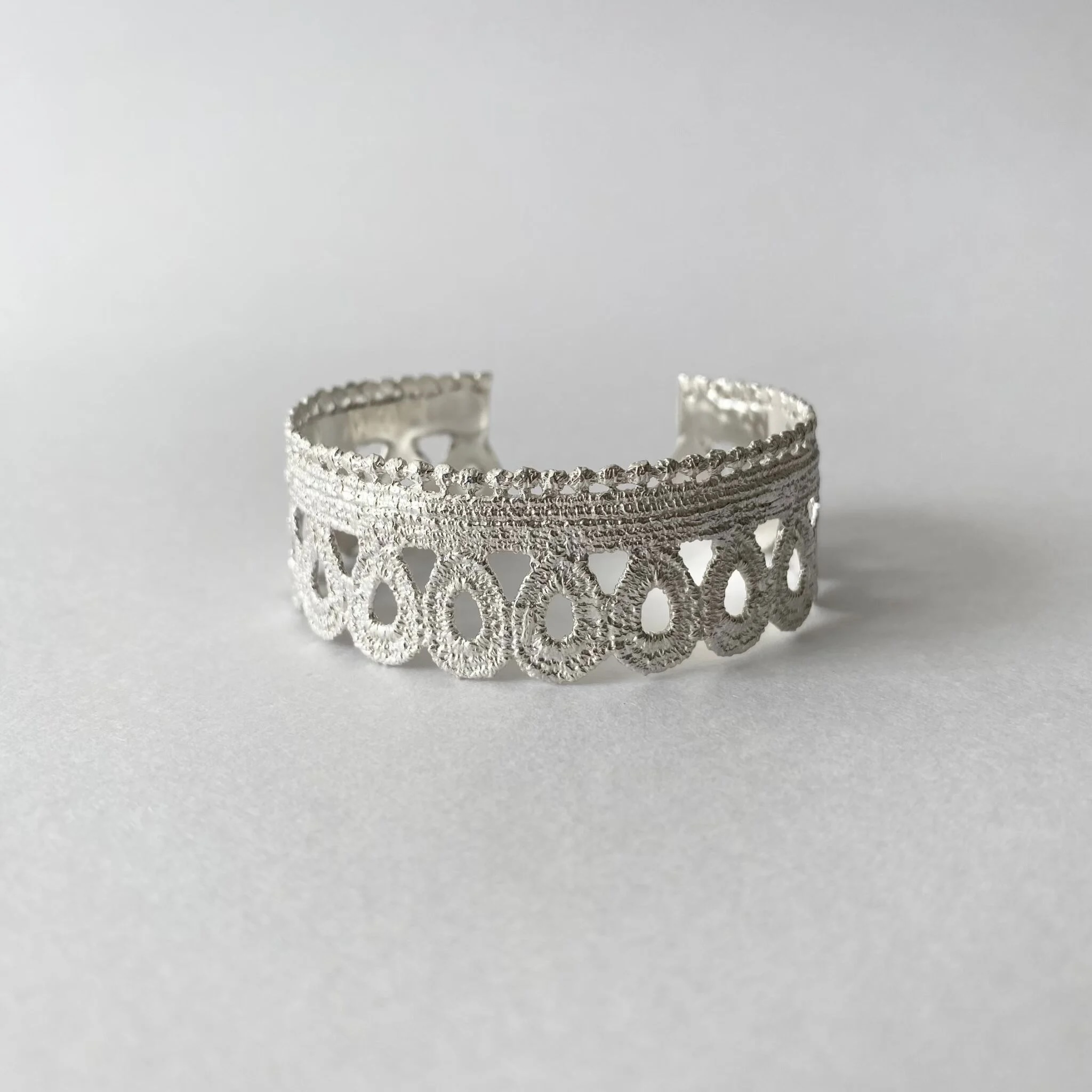 Lace Loop Bangle (silver)｜FLAVOUR