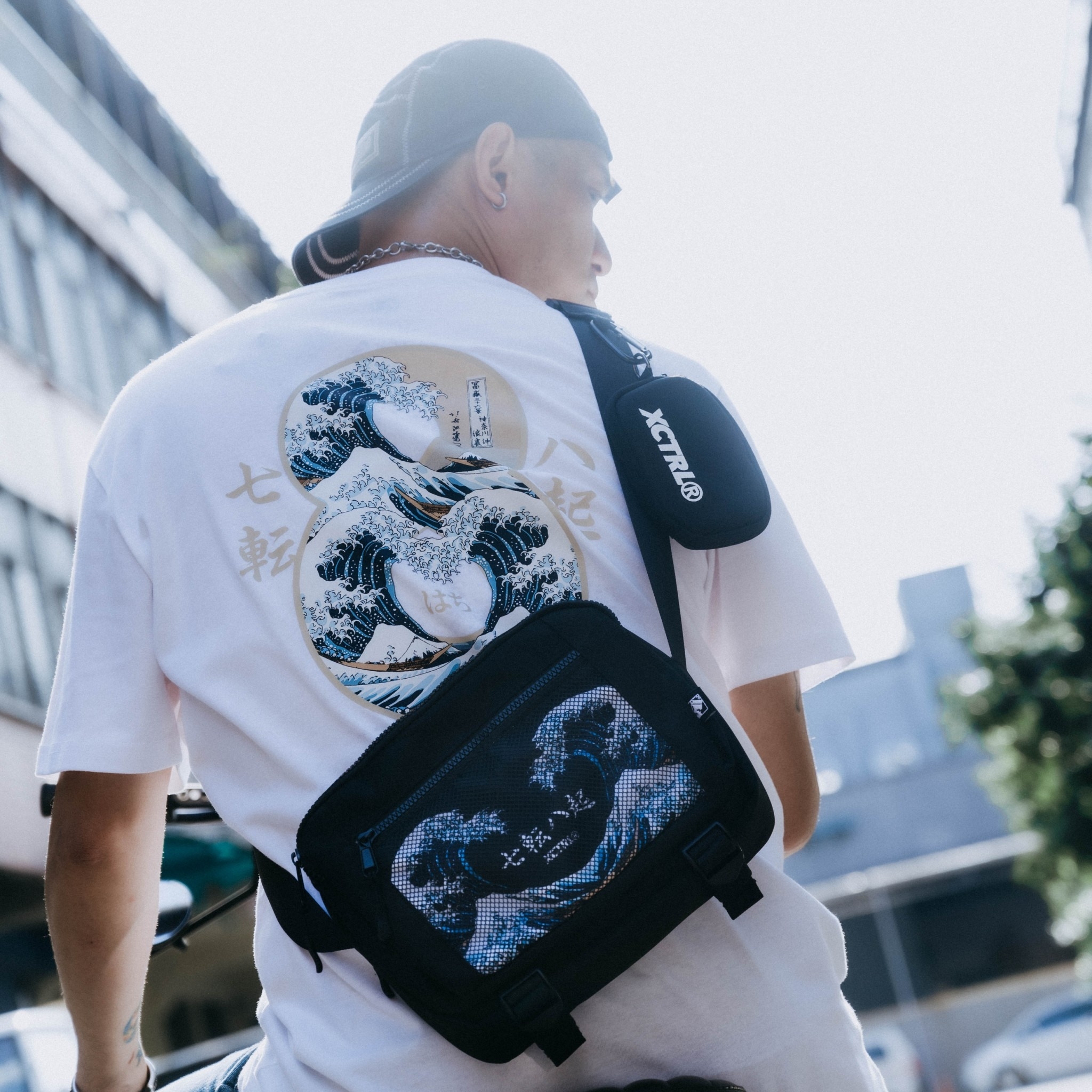 XCTRL 八週年無限沖浪裏斜背包-黑