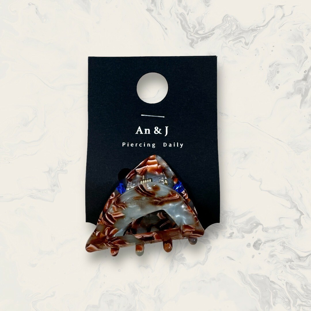 韓國直送髮飾 三角框小英文字色塊暈染醋酸版小抓夾