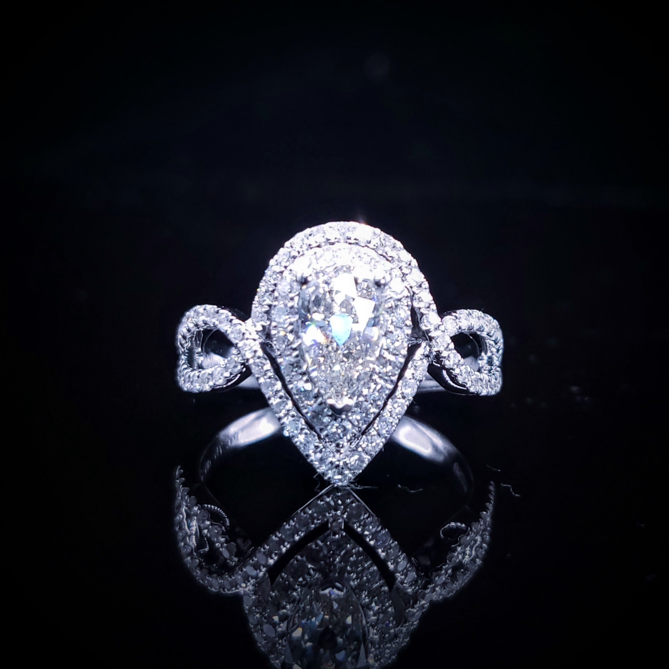 18K White Gold 1.22ct Pear Shaped Diamond Ring