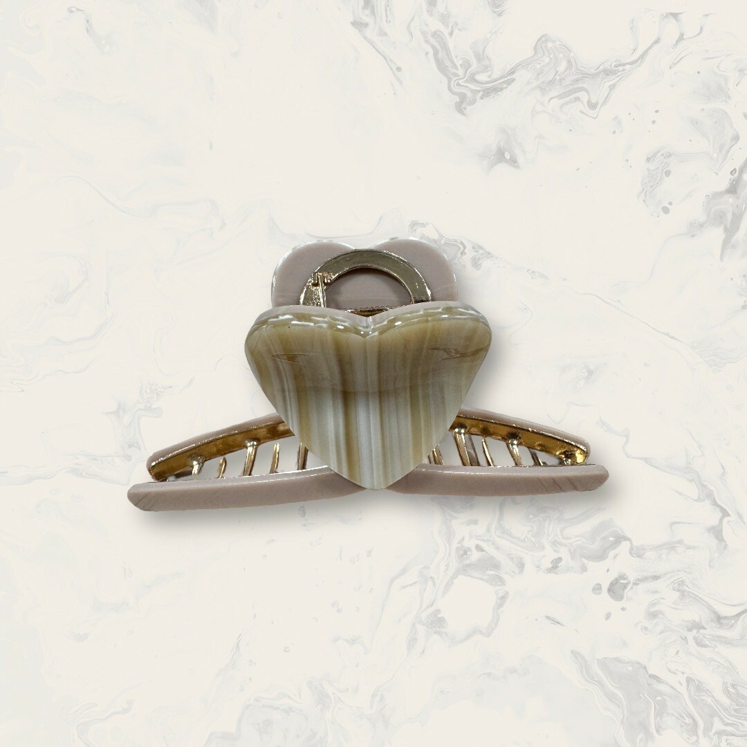 韓國直送髮飾 雙色直紋米色愛心金底醋酸板鯊魚夾