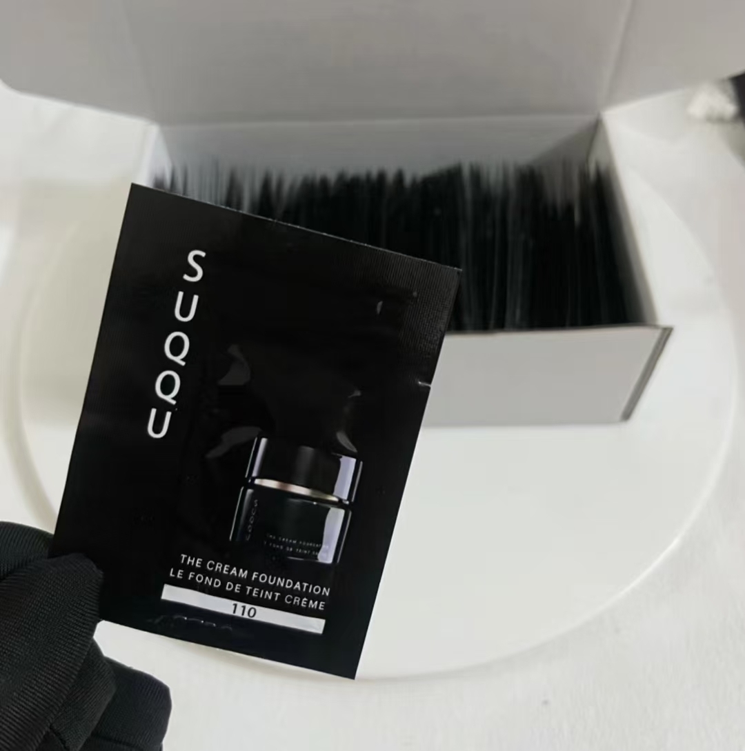 SUQQU晶采艷澤粉底液 (一套100包, 1包1g)