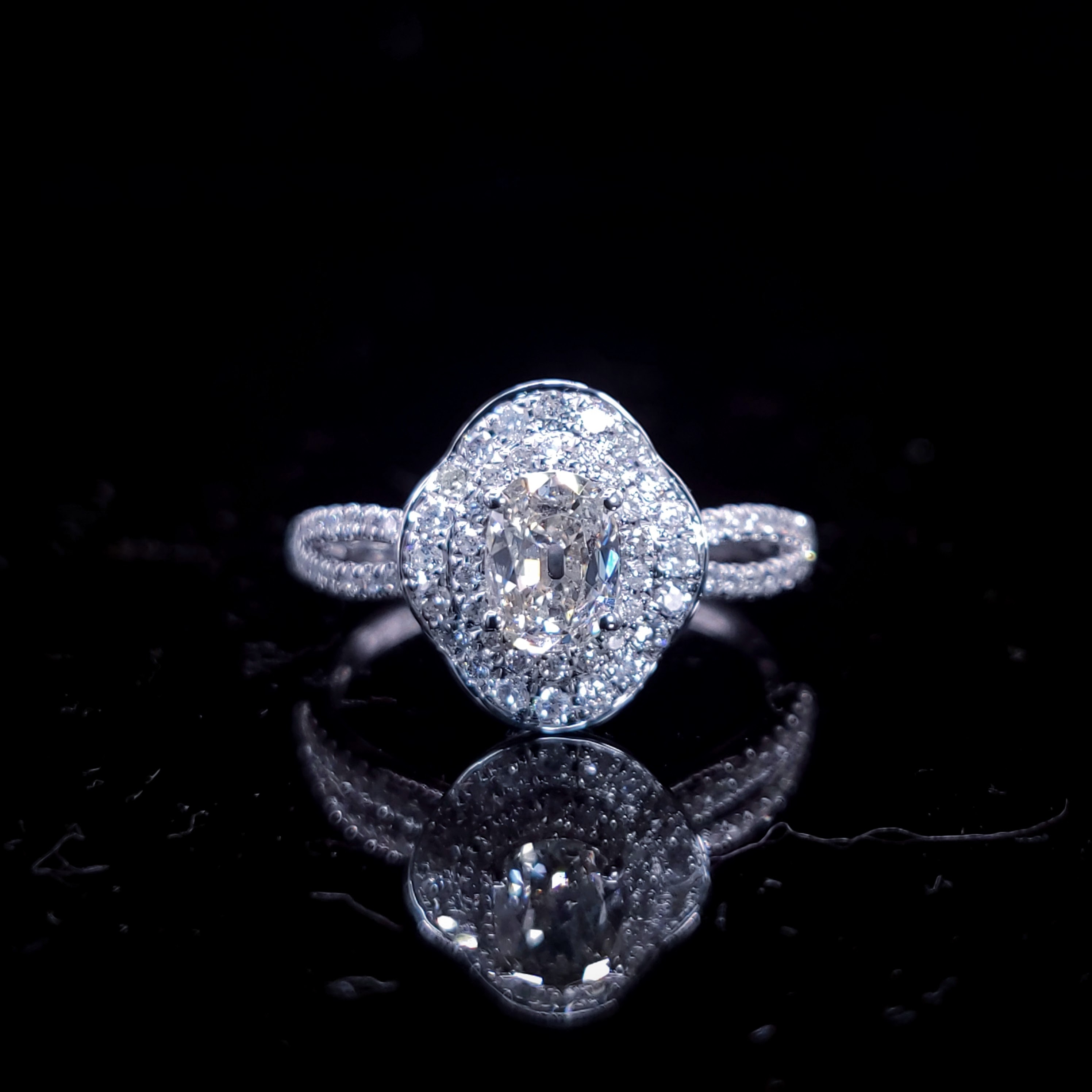 18K White Gold 0.81ct Oval Cut Diamond Ring