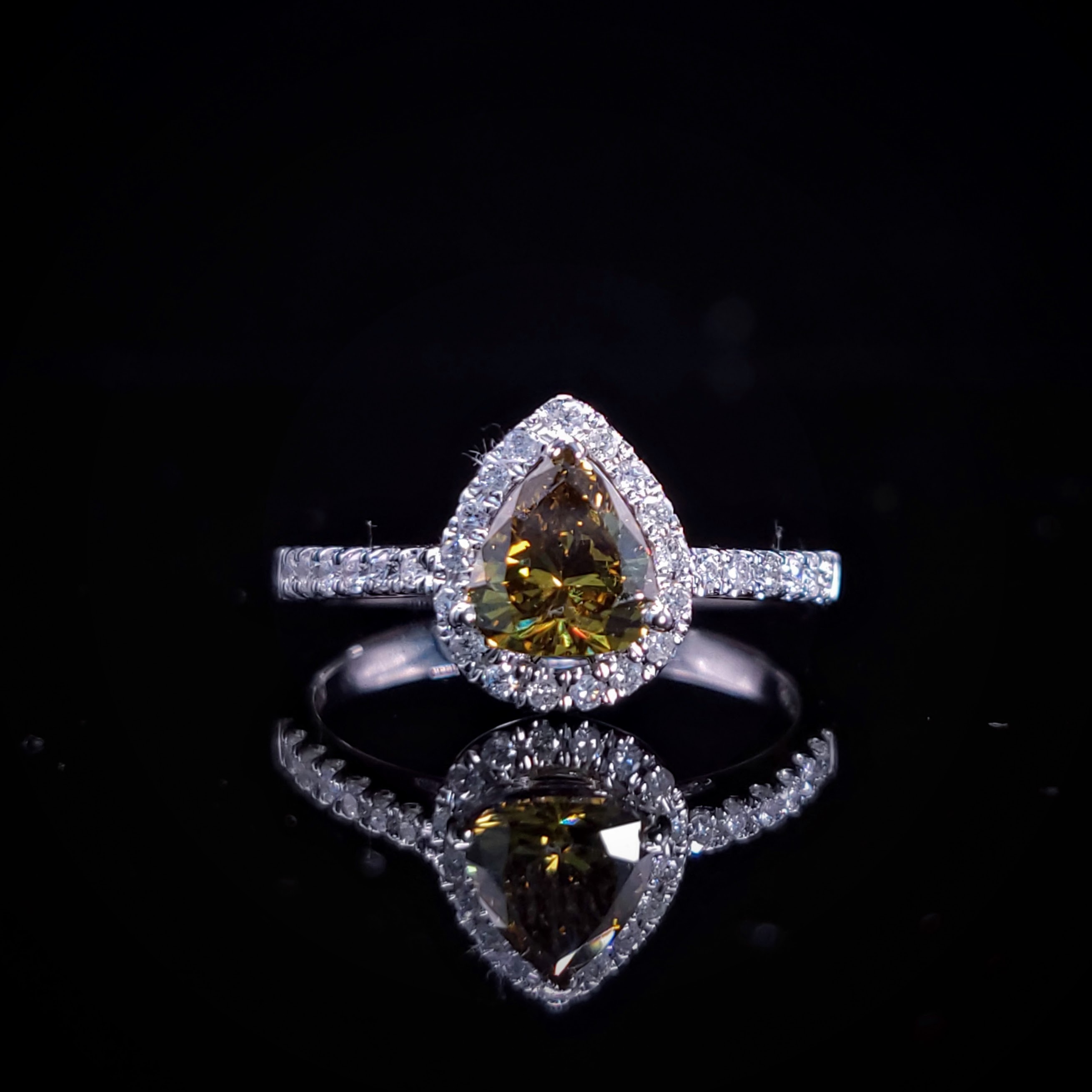 18K White Gold 0.98ct Fancy Color Pear Shaped Diamond Ring