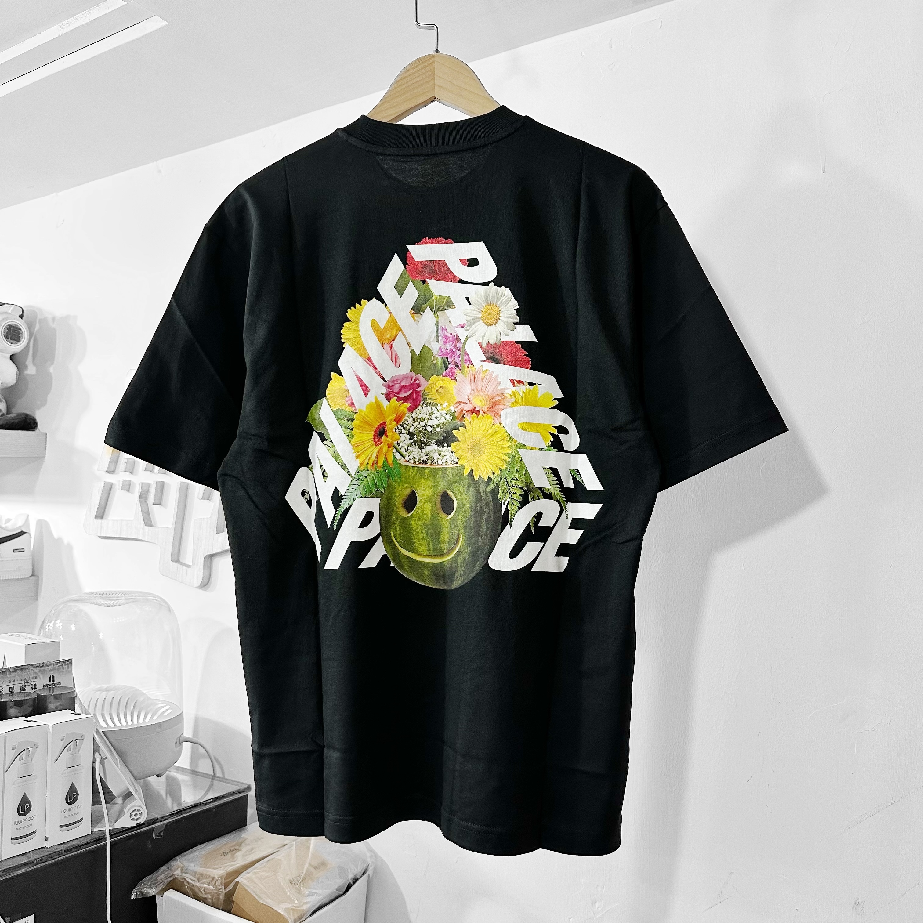 PALACE P-3 PUNCH T-SHIRT BLACK