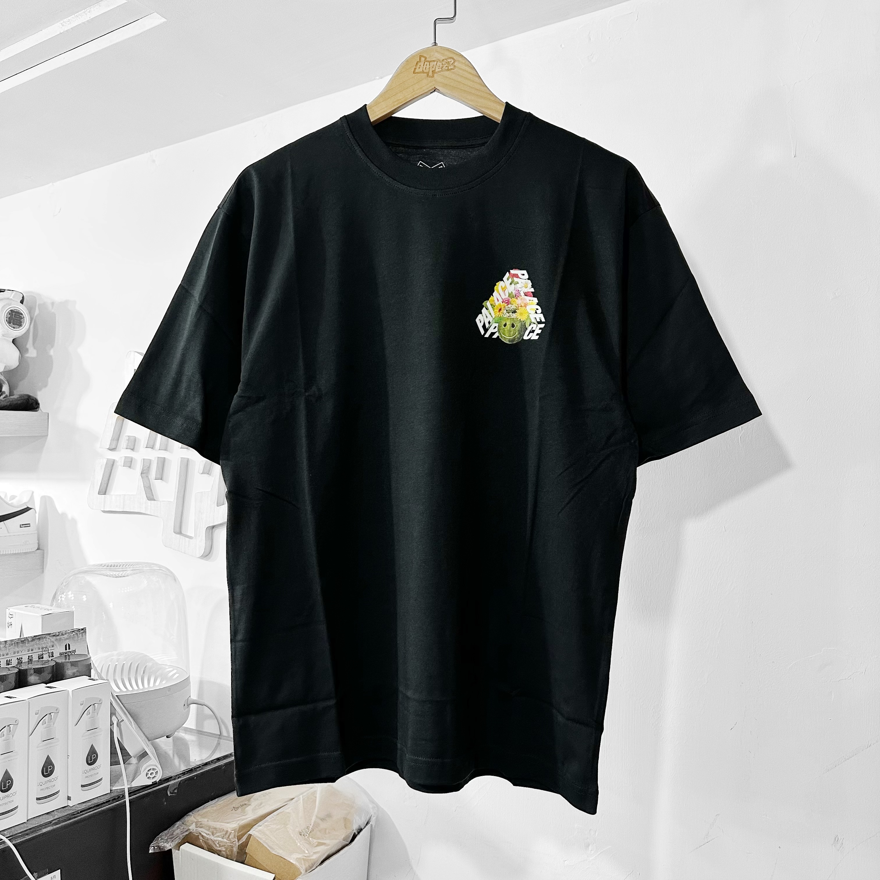 PALACE P-3 PUNCH T-SHIRT BLACK