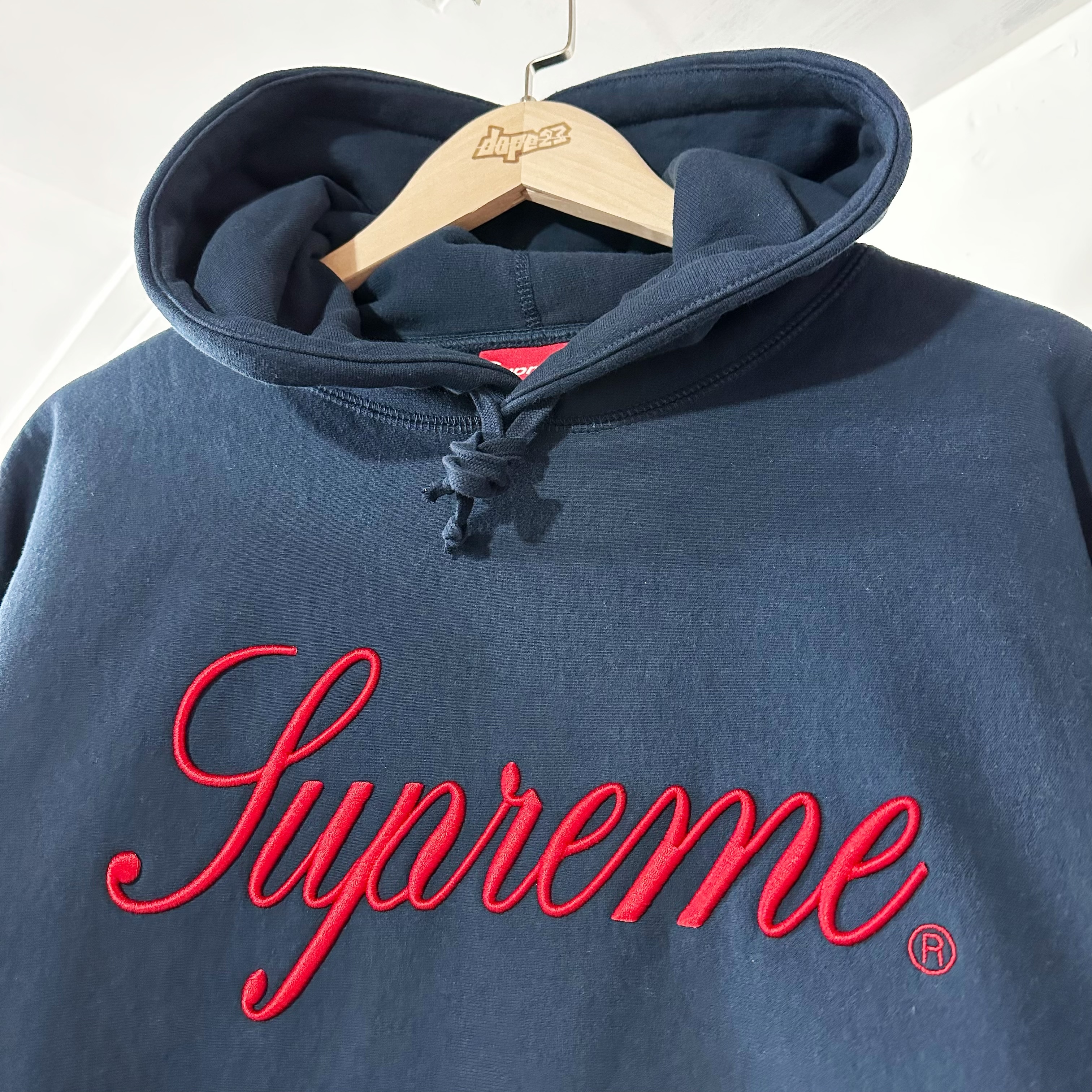 SUPREME FW24 EMBROIDERED SCRIPT HOODED SWEATSHIRT NAVY