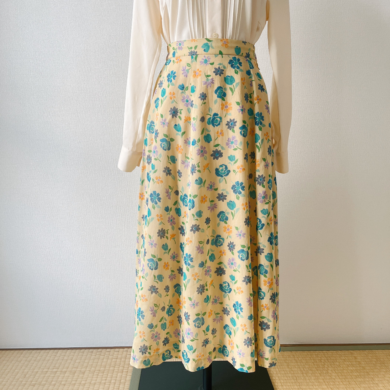 鵝黃色春田花花古着半裙