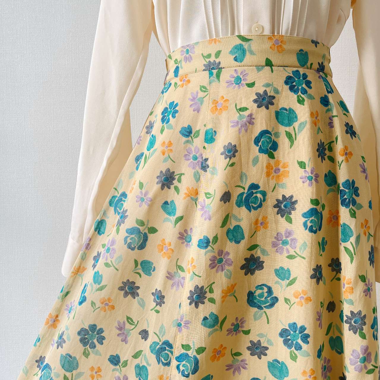 鵝黃色春田花花古着半裙