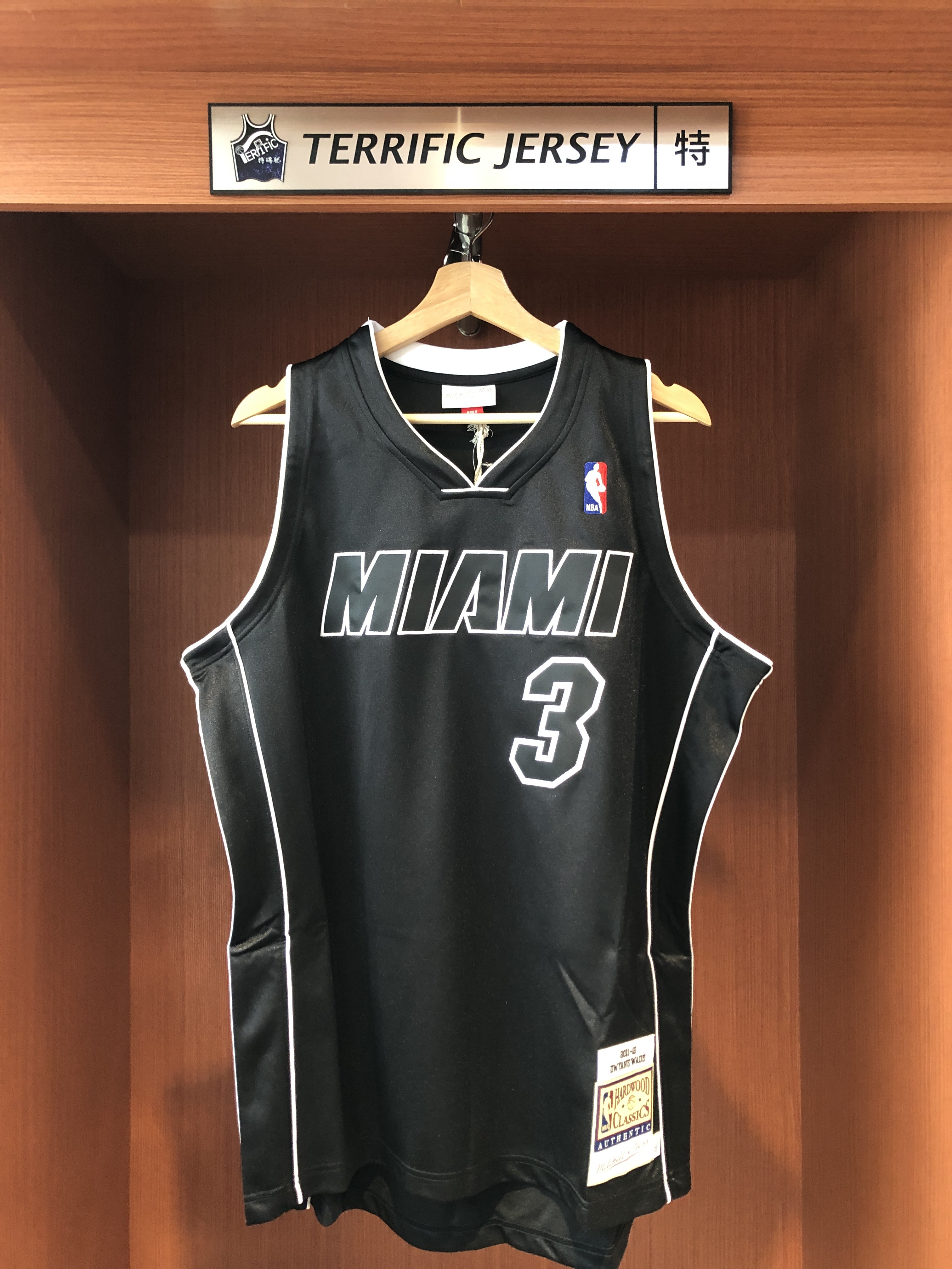 NBA球衣 Dwyane Wade 邁阿密熱火 11-12 黑熱 M&N Authentic 球員版 電繡 緞面 全新