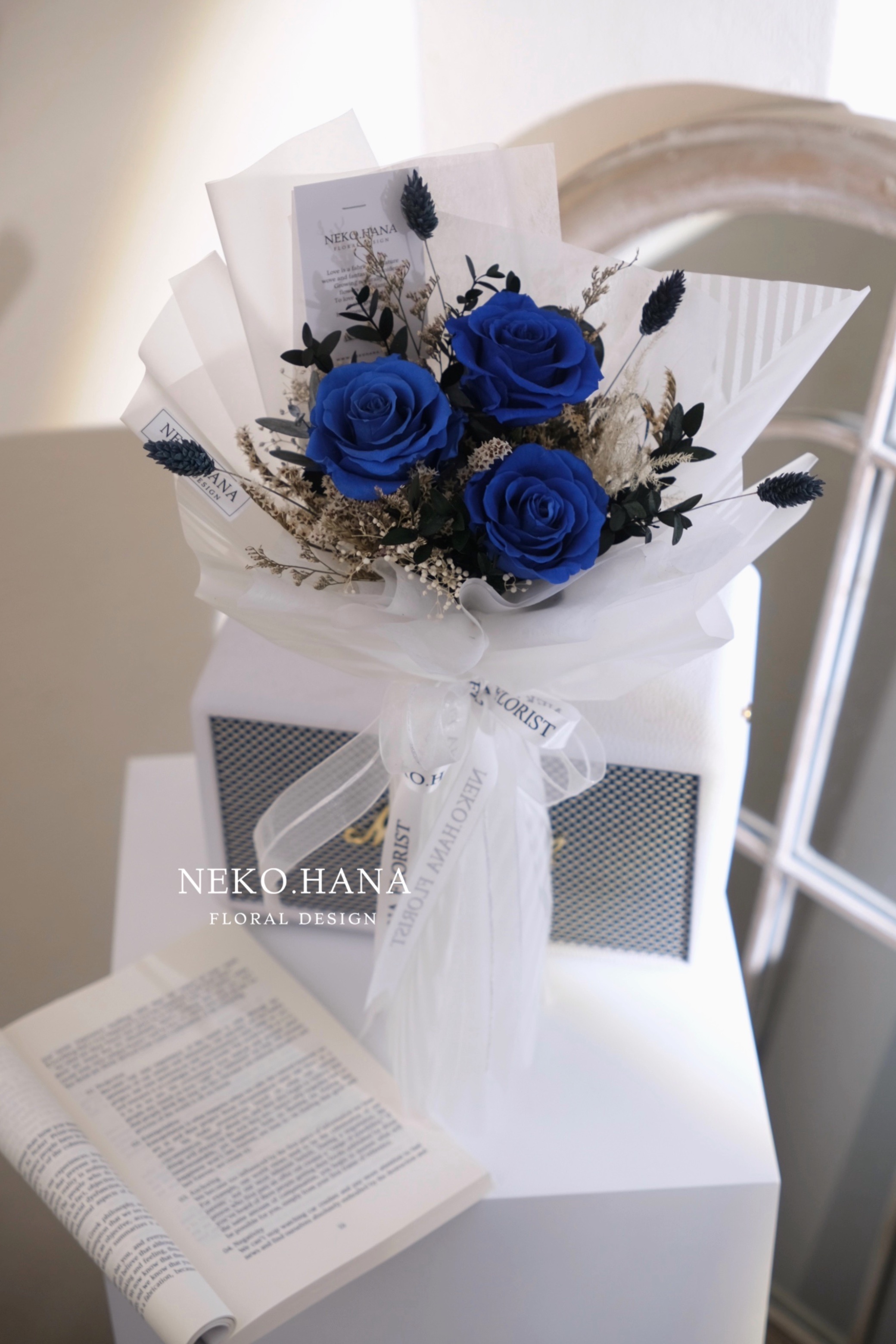 克萊因藍玫瑰永生花束