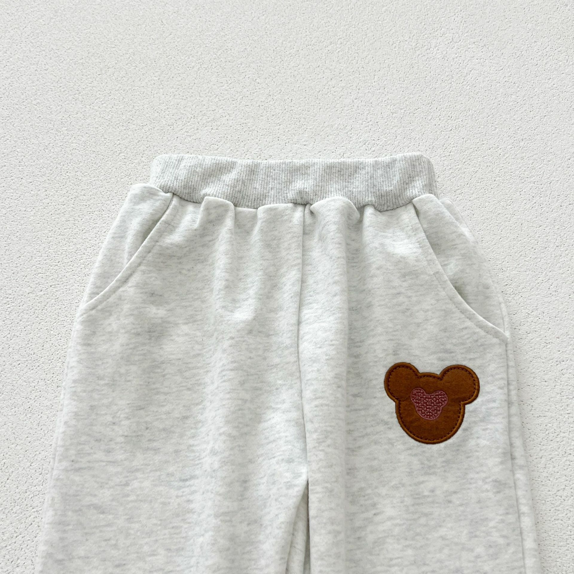 兩件式運動小熊套裝-褲子細節