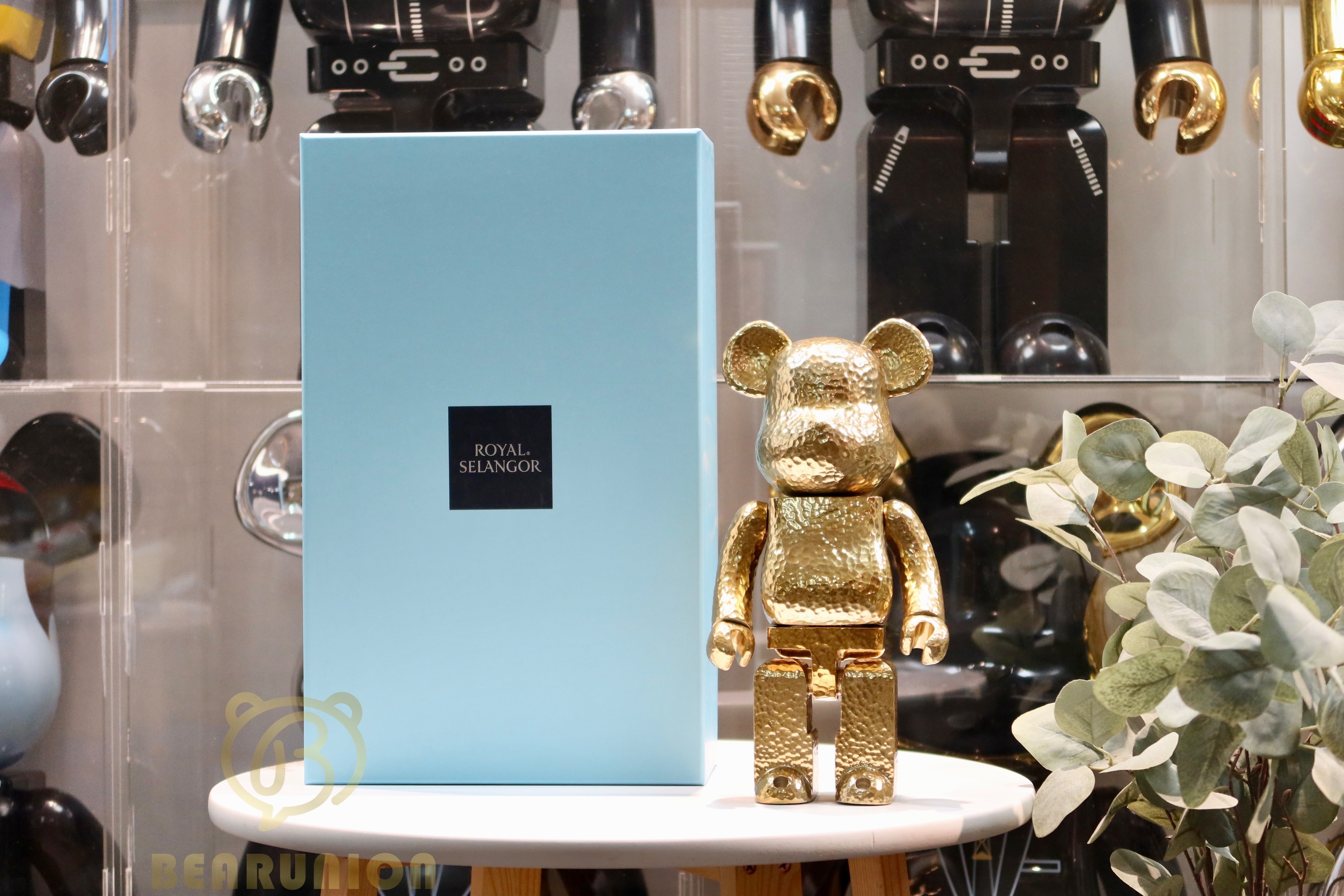 🥇現貨🥇Bearbrick 400% royal selengor gold