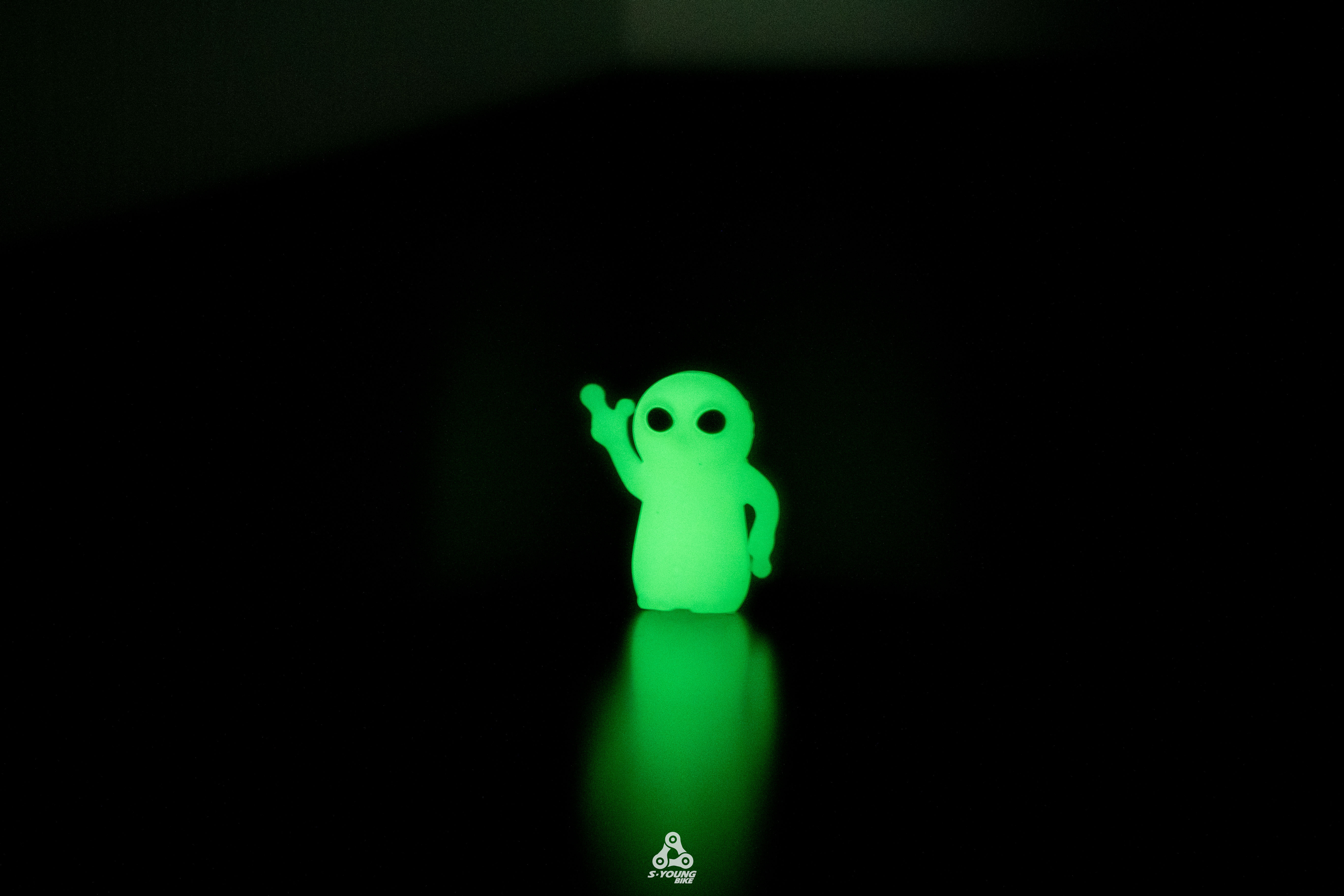 【Bone】超可愛動物矽膠氣嘴塞 - 夜光版外星人 Alien / 2入一對