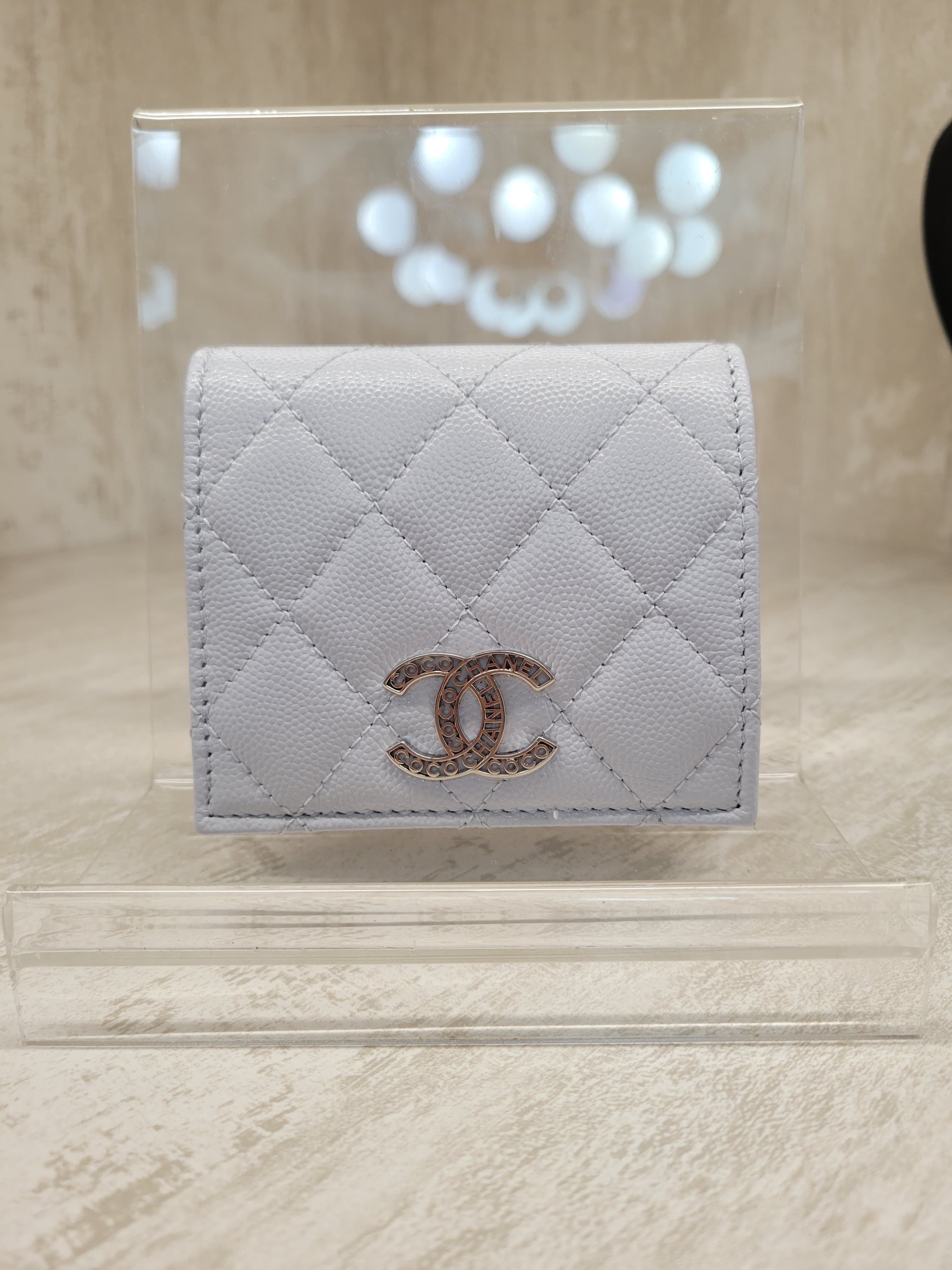 CHANEL AP3828 WALLET LIGHT GREY CC LOGO 短身啪鈕款銀包 淺灰色 LOGO 牛皮