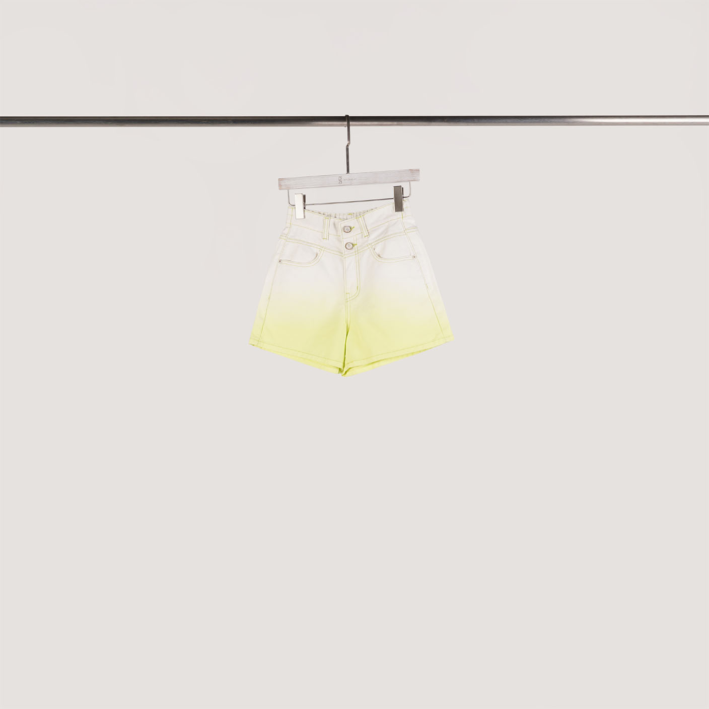 撞車線漸層短褲 | S-M | 白+綠