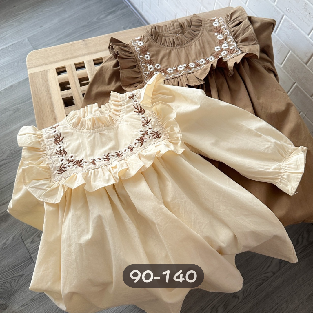 大荷葉滾邊刺繡長袖洋裝