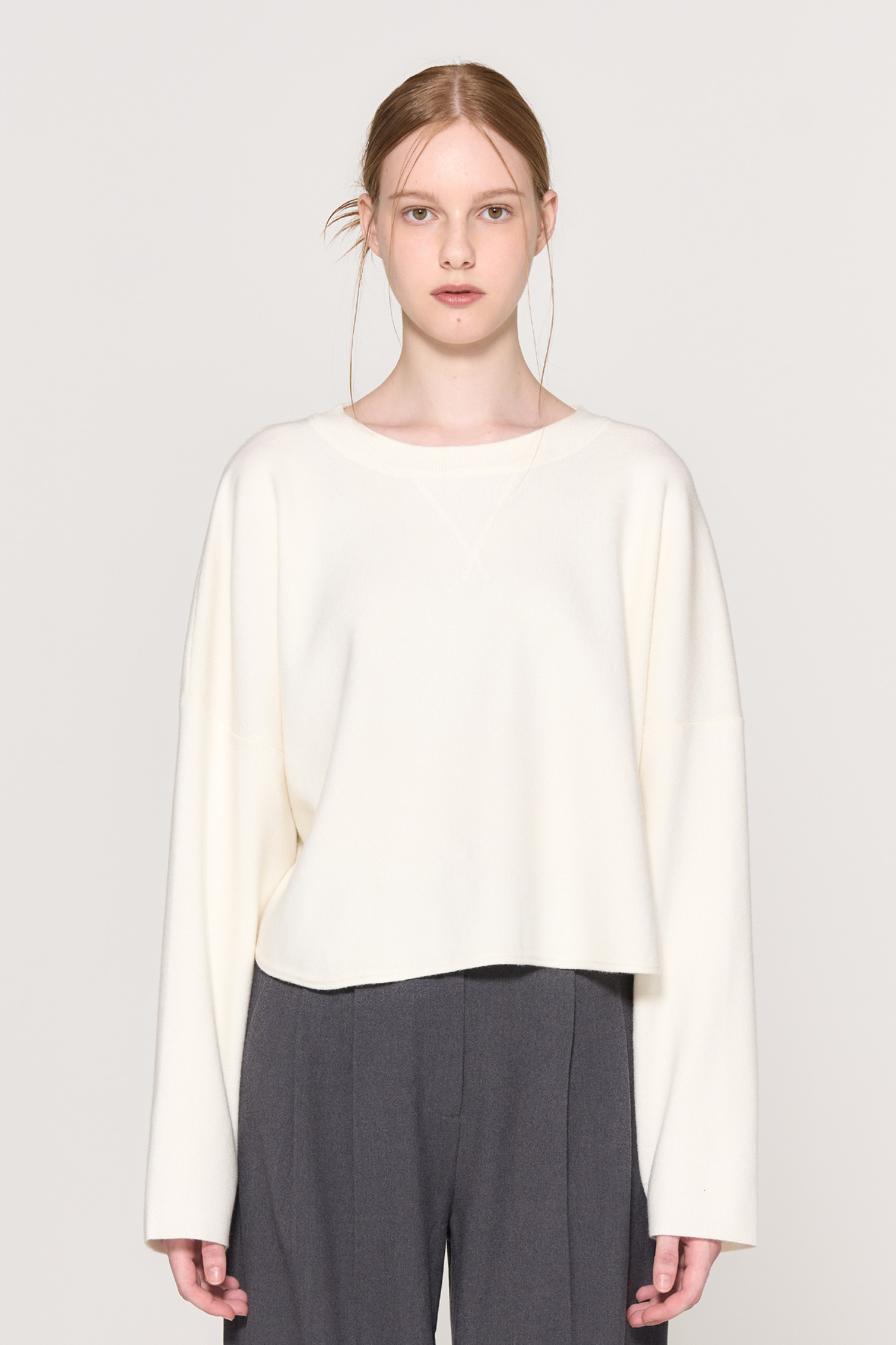 [GENERAL IDEA] ROUND CUT KNIT SWEATSHIRT