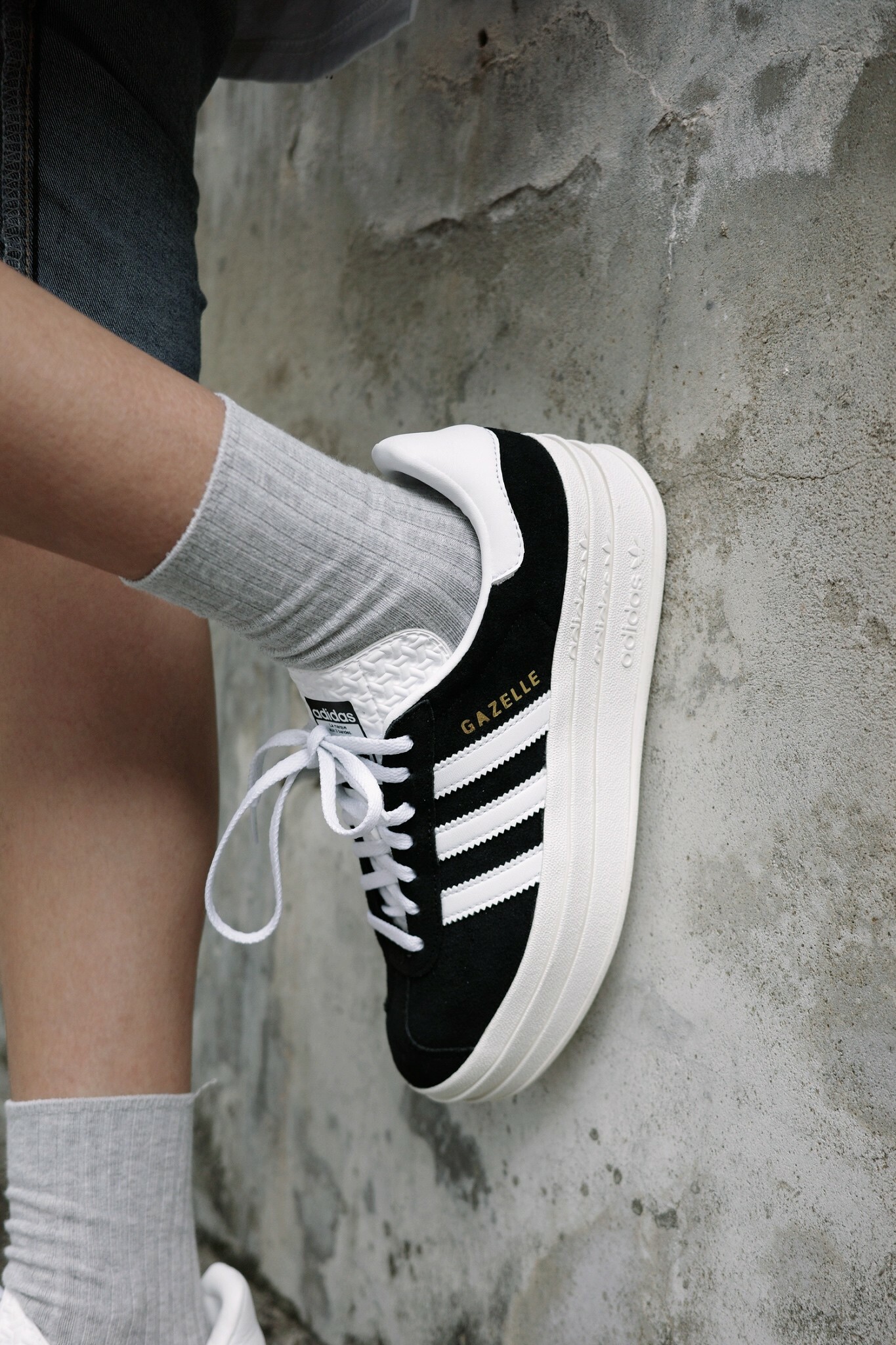 adidas gazelle bold 解構 厚底 Lisa著用 (黑白HQ6912/灰白HQ6893 )