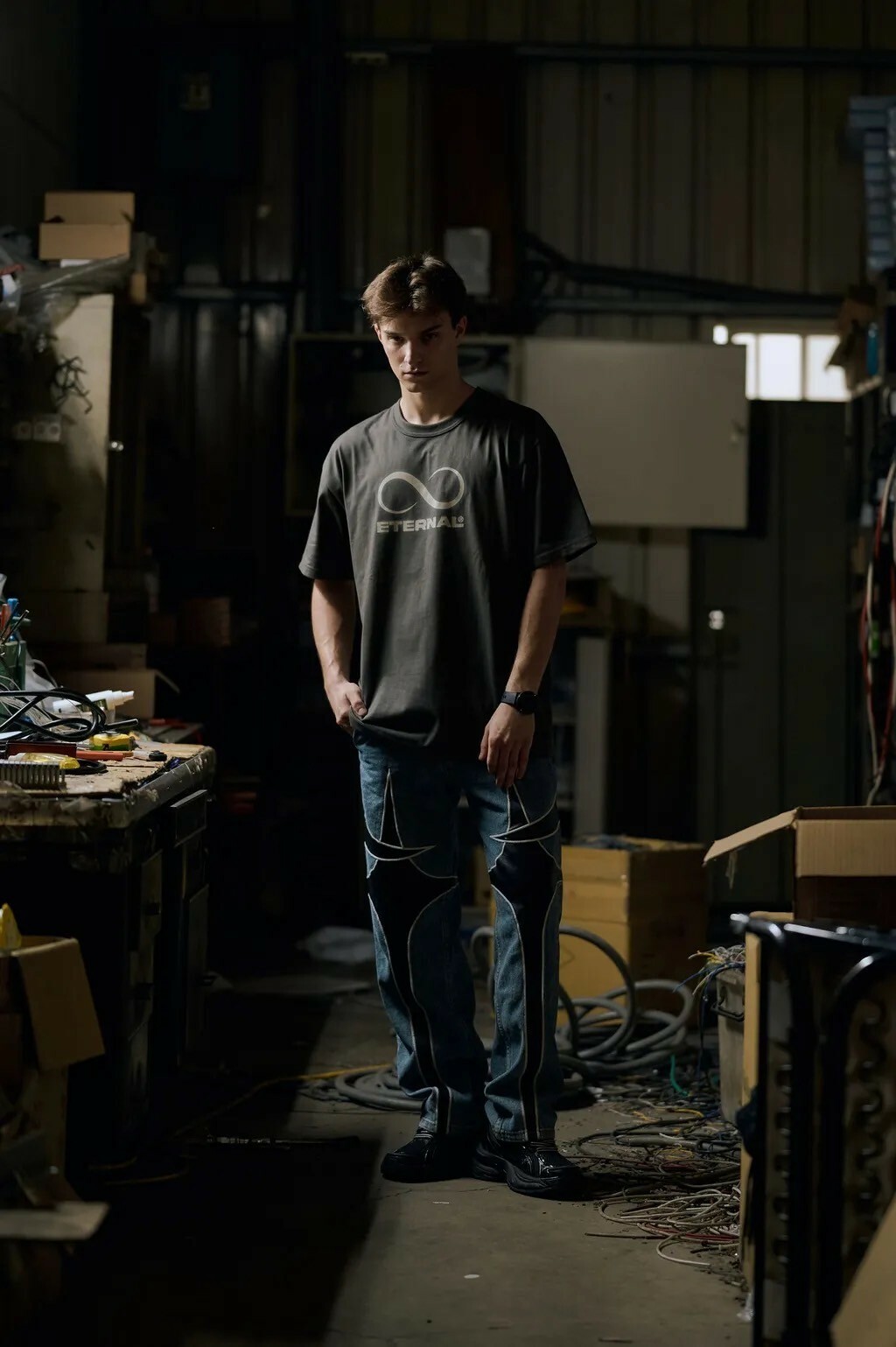 ETERNAL 月光永恆符號Logo 鐵灰短袖 T