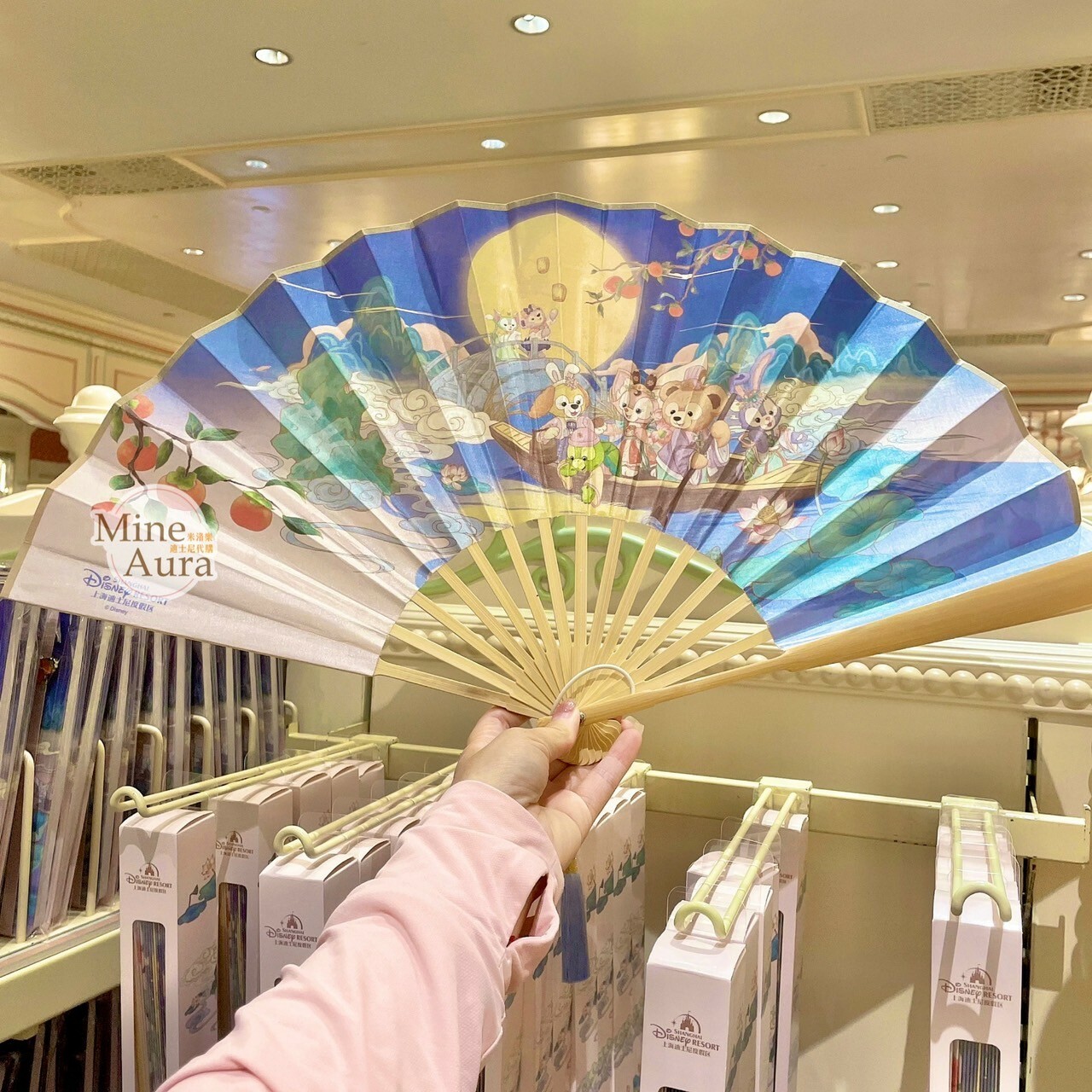 (限時特價) 2024 中秋 達菲 Duffy 與好友們 圖案 隨身 折疊 扇子 -上海迪士尼樂園