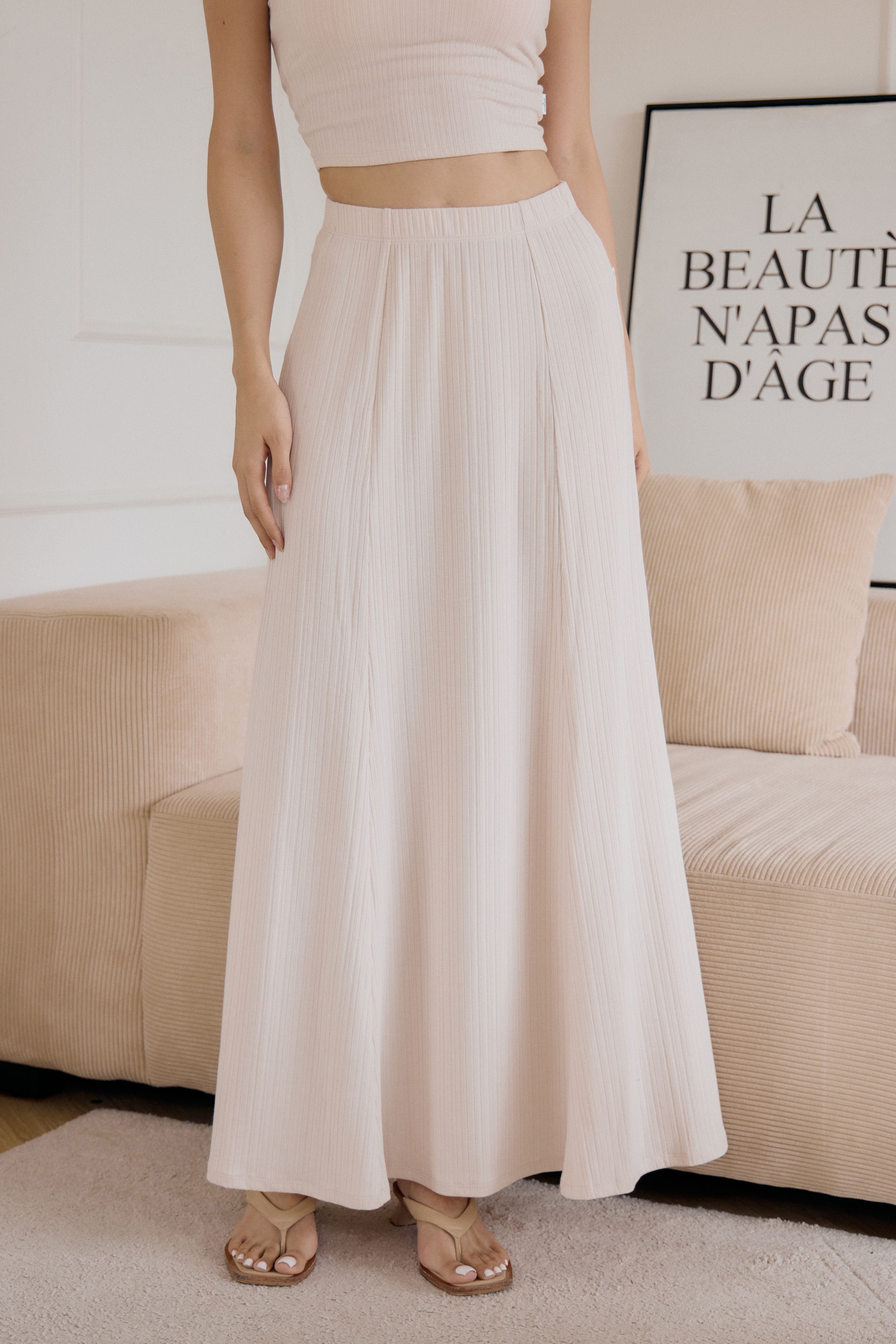 法式傘擺針織長裙- 淺米