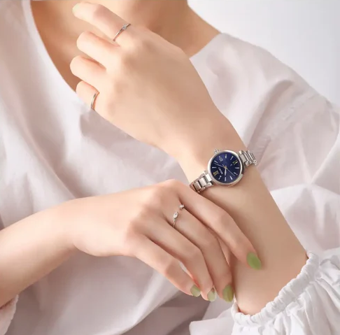 萬年鐘錶 - SEIKO  LUKIA 系列  幸福願望永恆藍面盤鈦金屬太陽能電波女錶  SSQW085J / 1B32-0BK0B 錶徑 27.9MM