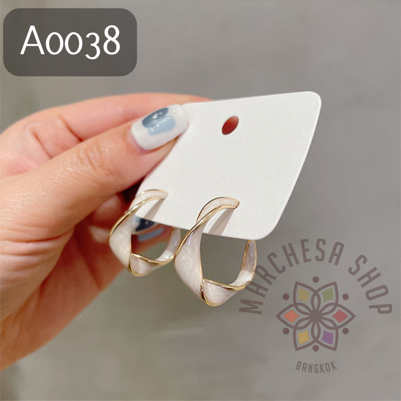 A0038 - 韓款簡約品味扭圈貝殼色耳針耳環