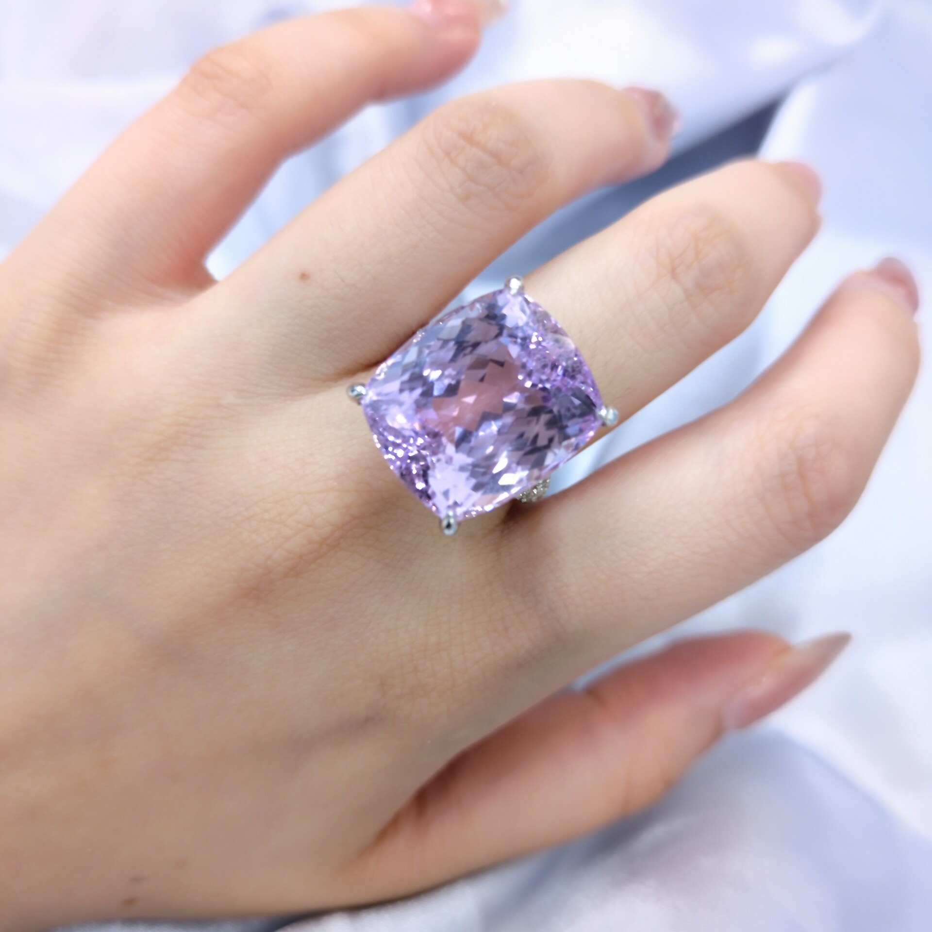 18K White Gold 24.20ct Kunzite and Diamond Ring
