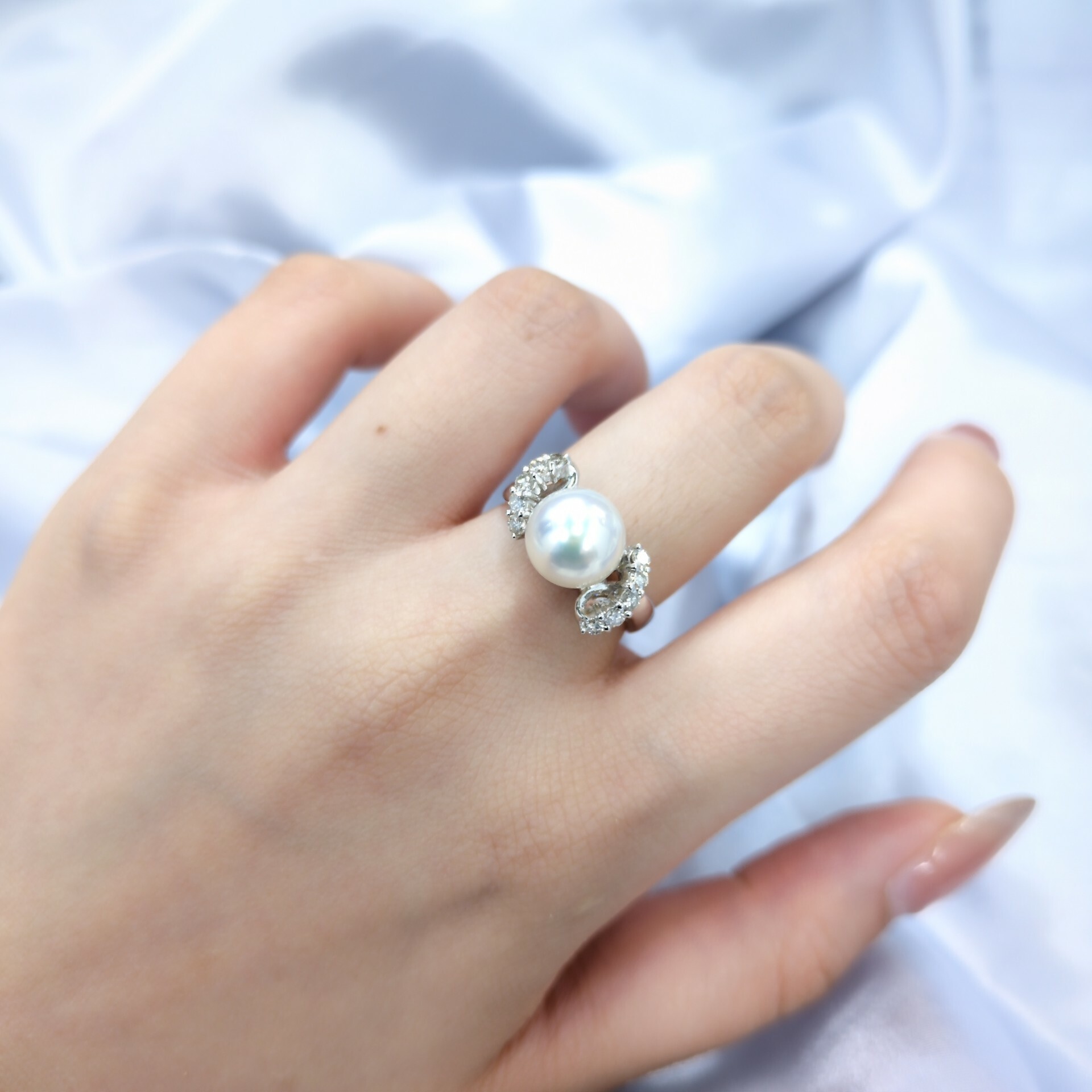 18K White Gold 0.20ct Diamond and Pearl Ring