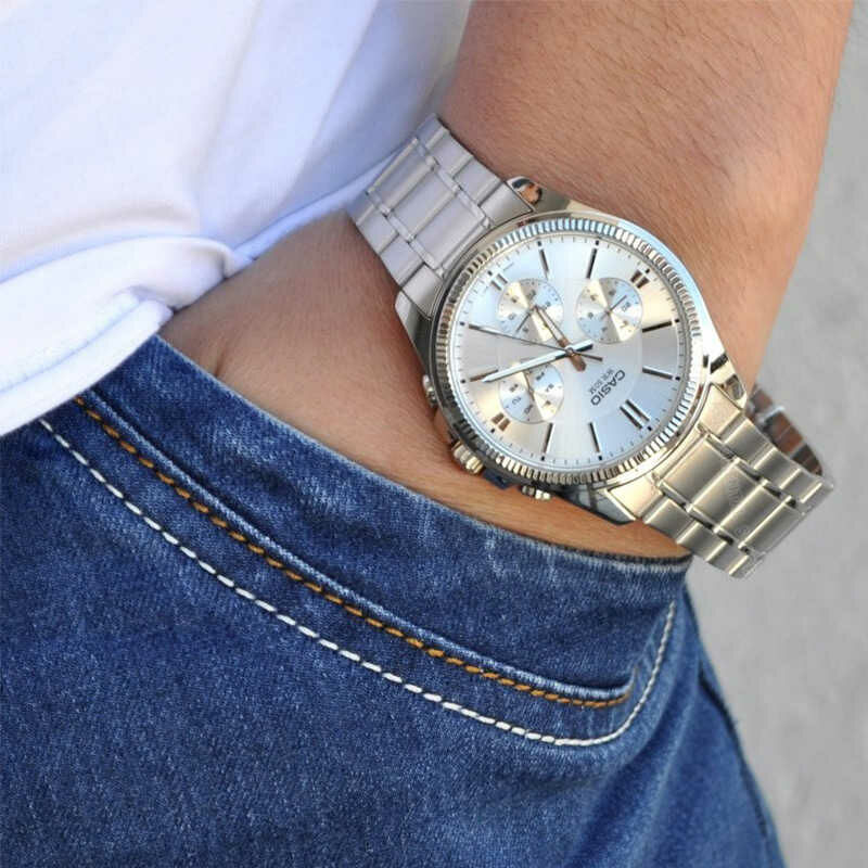 萬年鐘錶 - CASIO 卡西歐   白色錶盤經典款星期日期顯示不鏽鋼 男錶 MTP-1375D-7AV 錶徑42MM