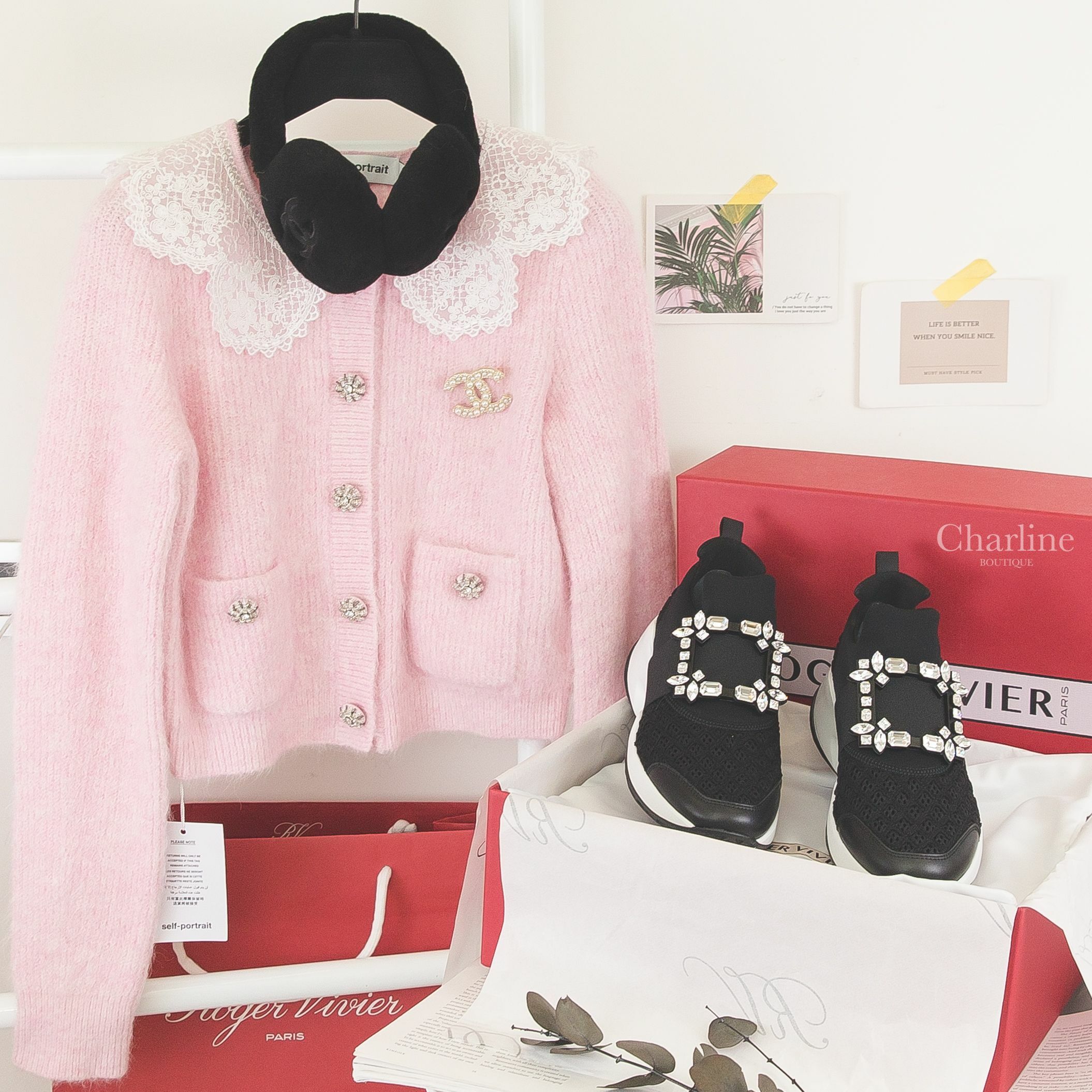 Chanel Earmuffs 黑色黑CC綿羊毛耳罩,Roger Vivier 黑色水晶方釦太空棉運動鞋,Chanel 金色大小珍珠水鑽CC胸針-Charline Boutique 精品代購